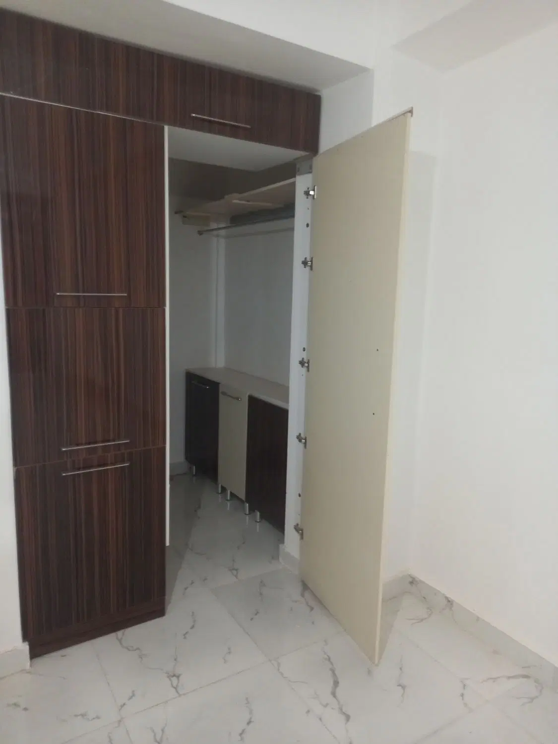 آپارتمان نو ساز با پارکینگ و آسانسور