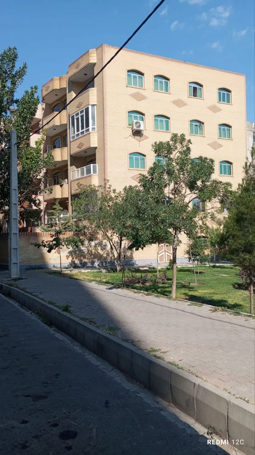 یک واحد آپارتمان 86متری در در بهترین لوکیشن رسالت