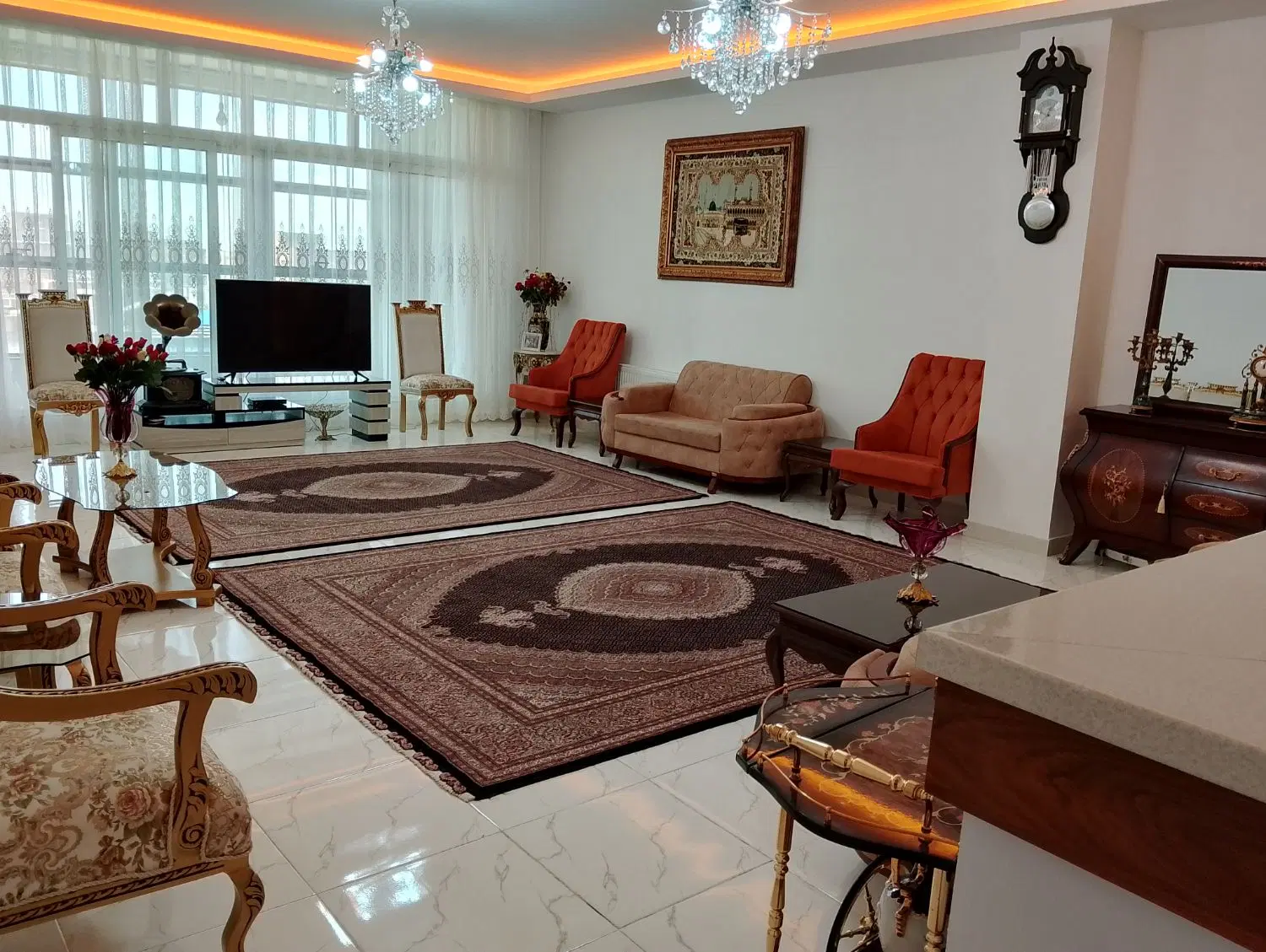 آپارتمان مابین چهارراه آخونی و بهار