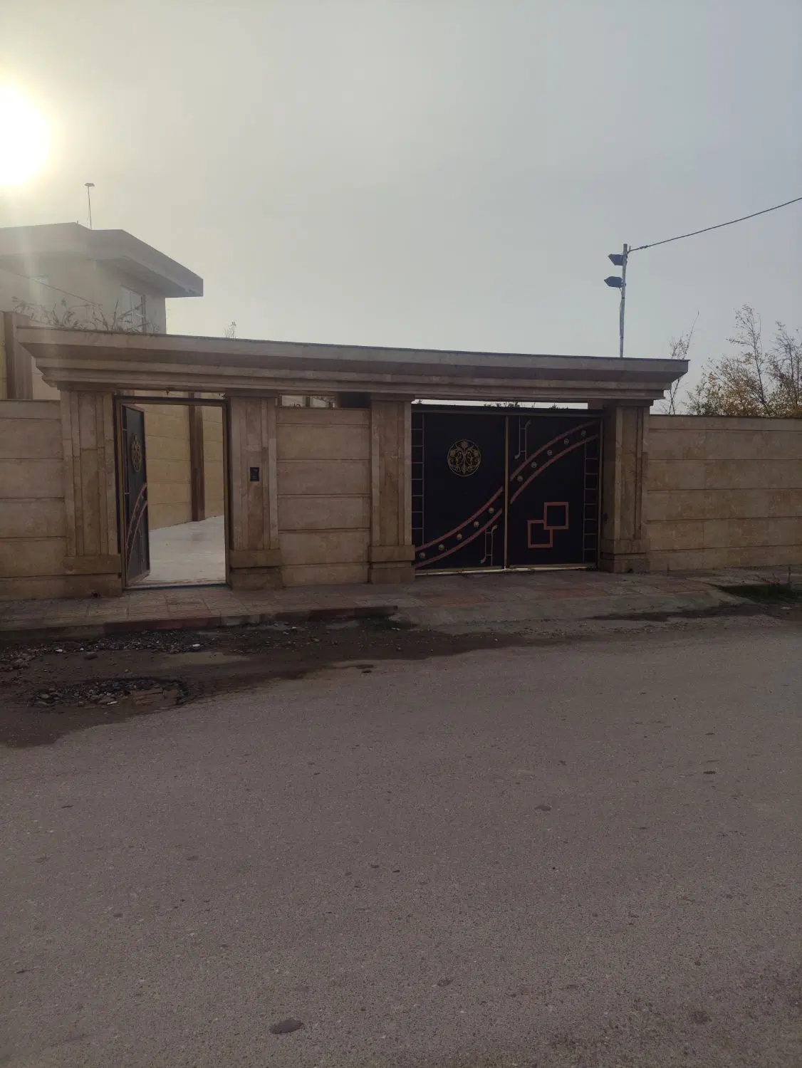 زمین ۵۲۰ متری سند دار بالای شهرک نساجی