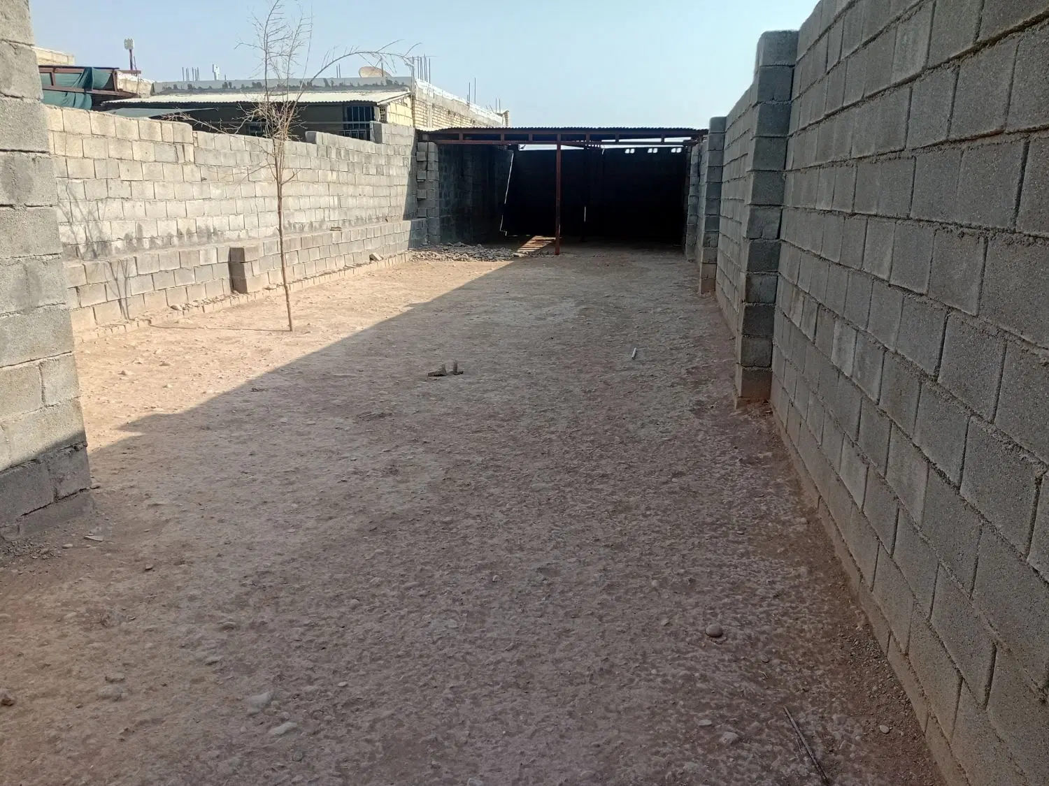 شاب در ظلم آباد