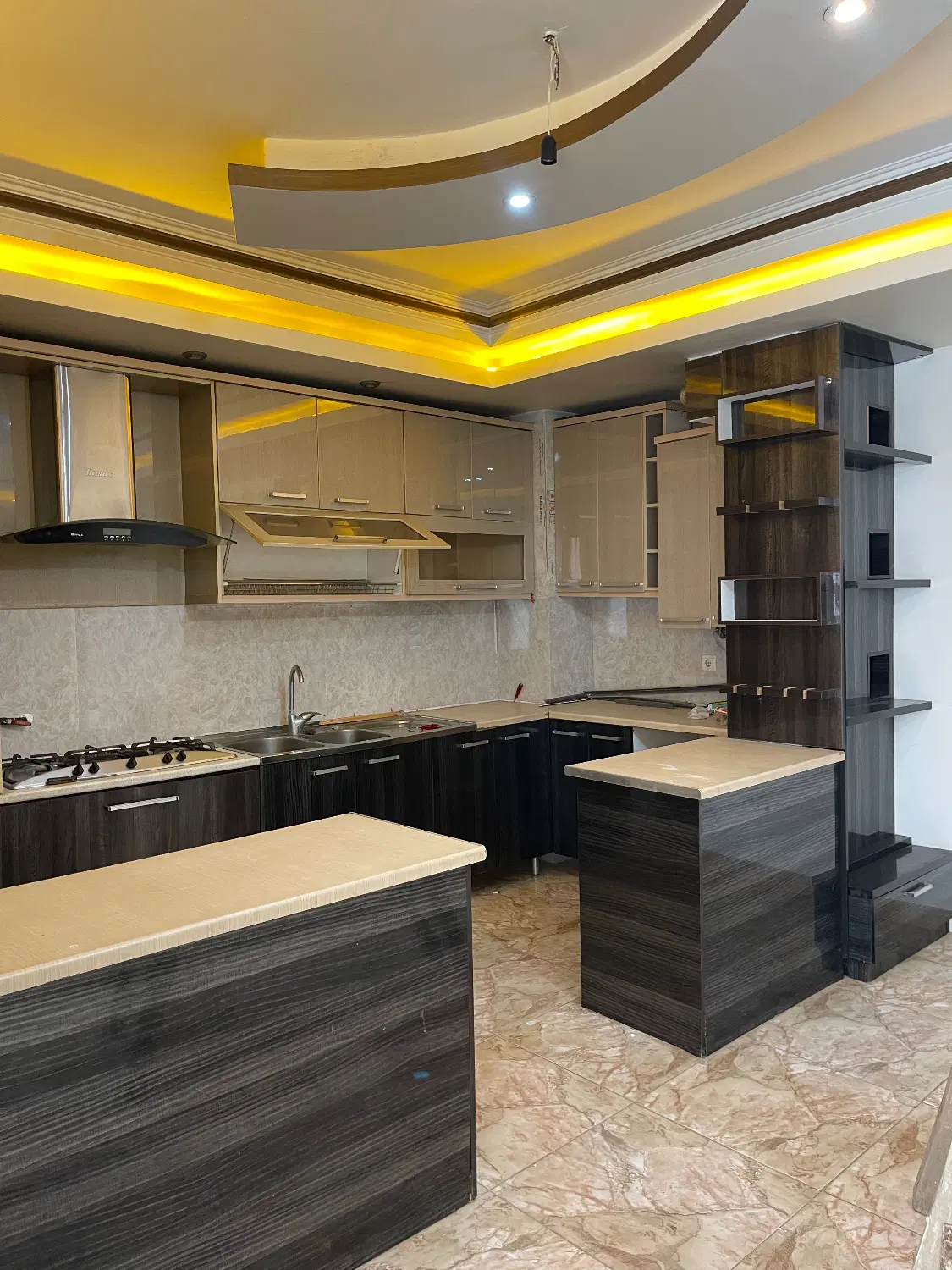 آپارتمان نوساز طبقه اول فول امکانات