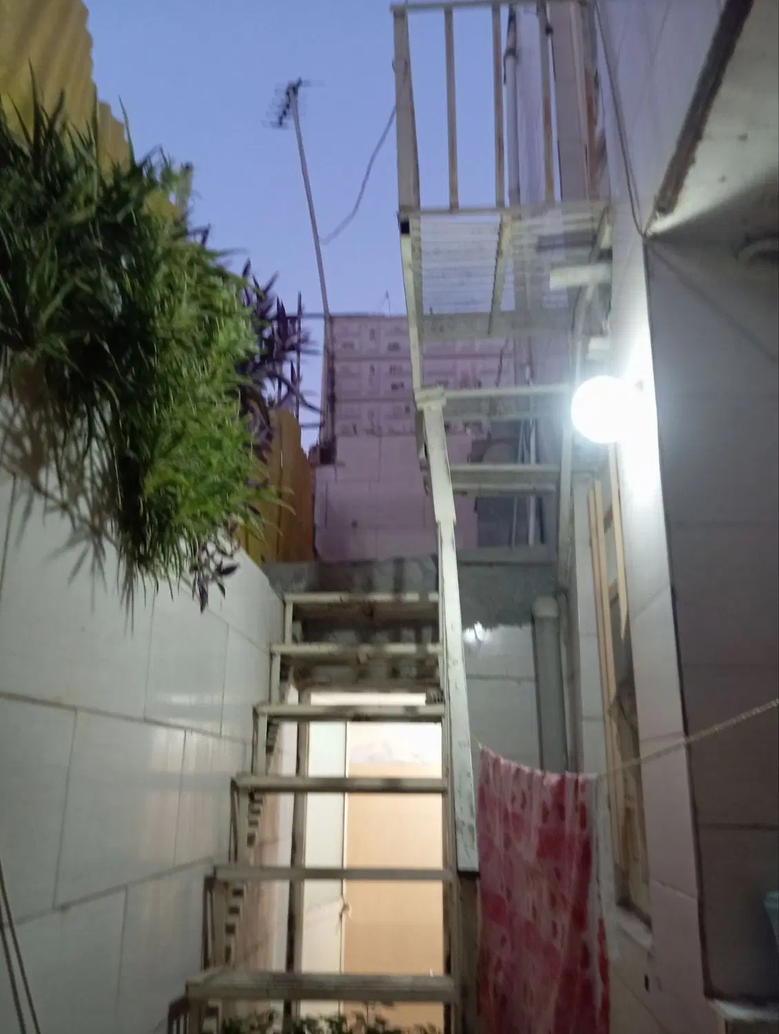 منزل مسکونی ۵۰ متری ۲طبقه یک خوابه