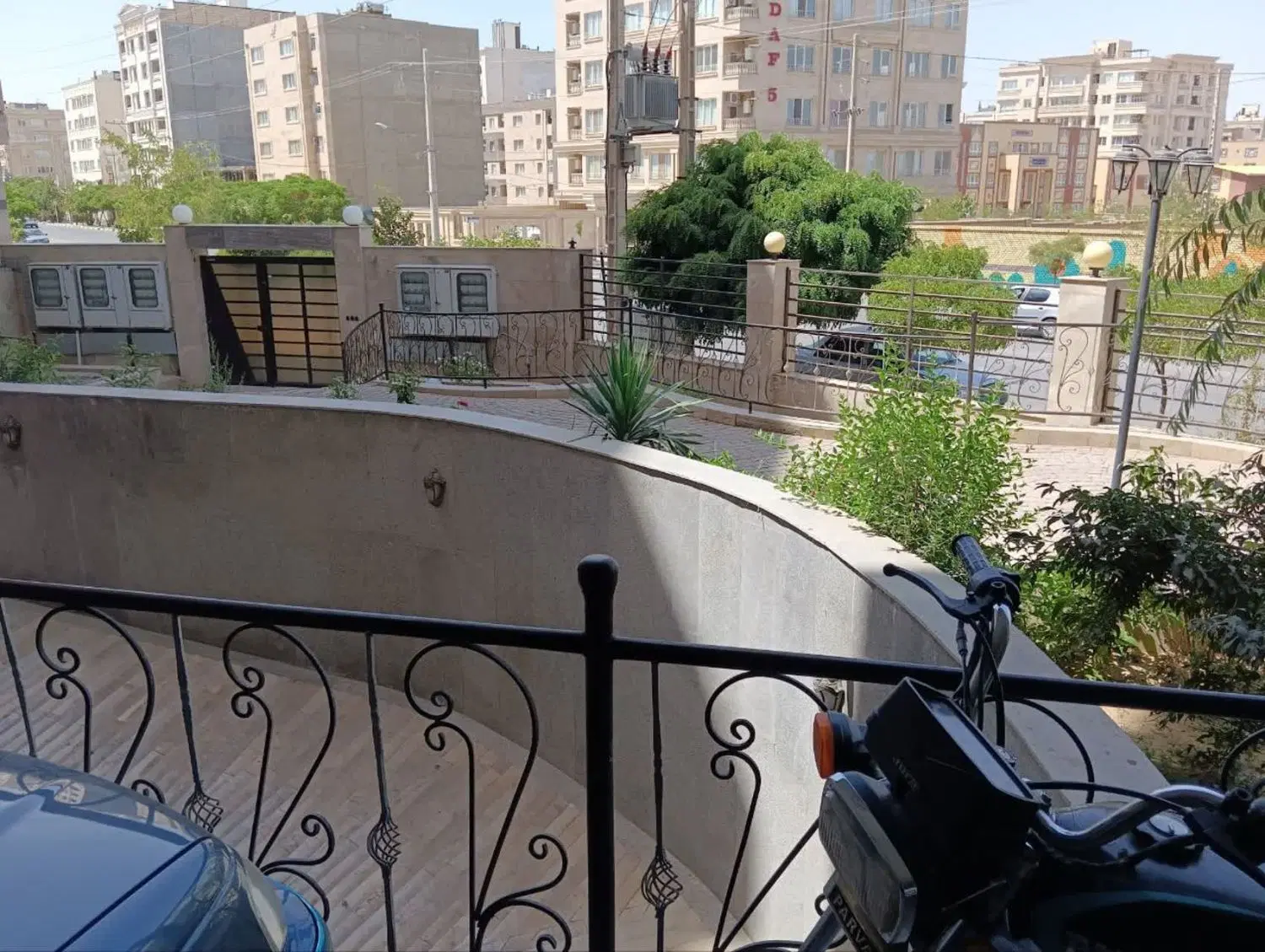 80 متری برج