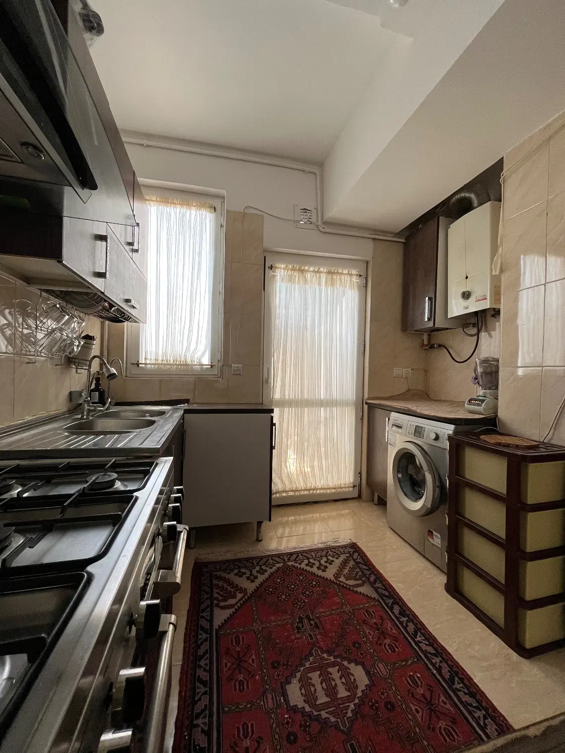 ۶۴متری  رو به نما به تازگی نقاشی شده