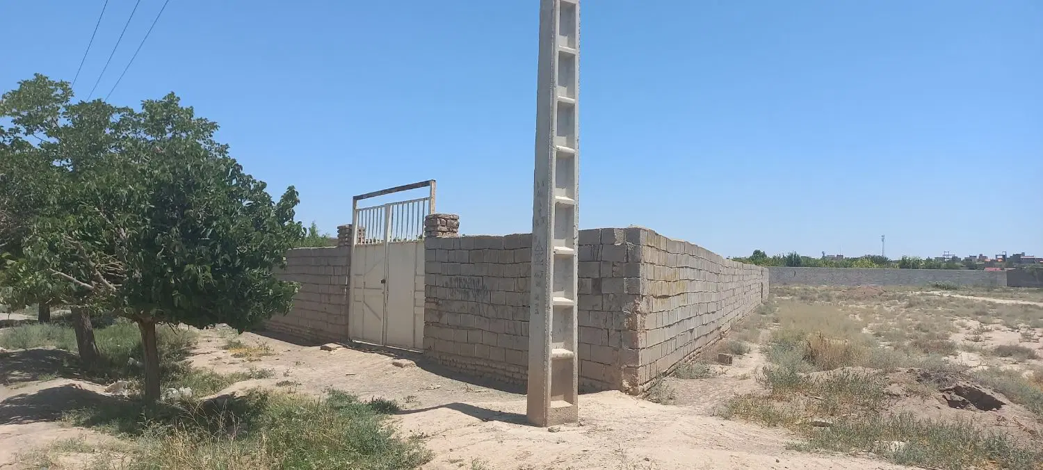 زمین دور دیوار انتهای خین عرب. خیابان ونک