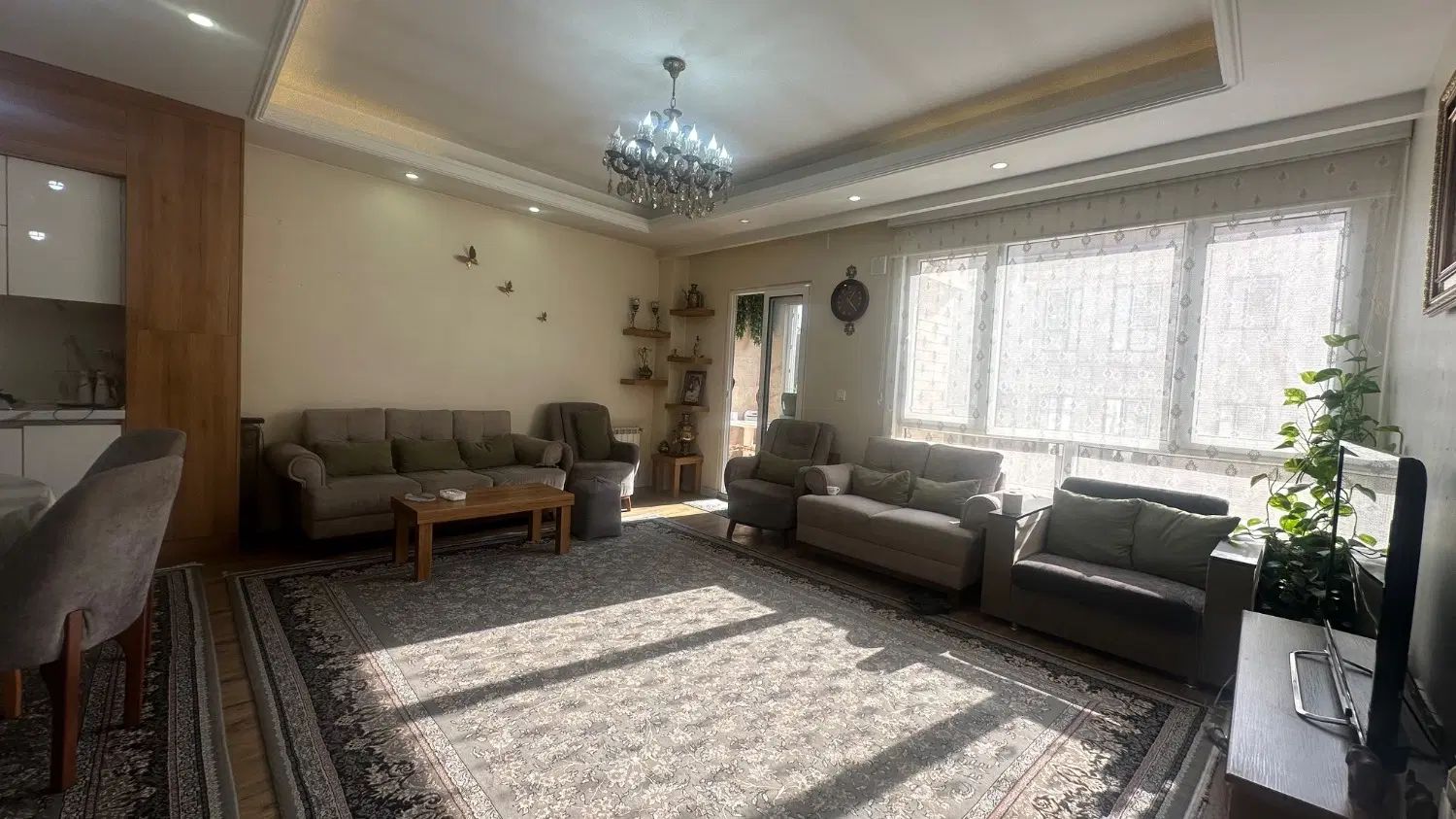 ۷۶متر_شهران_سالن پرده خور رو به جنوب_کم سن_زیرقیمت