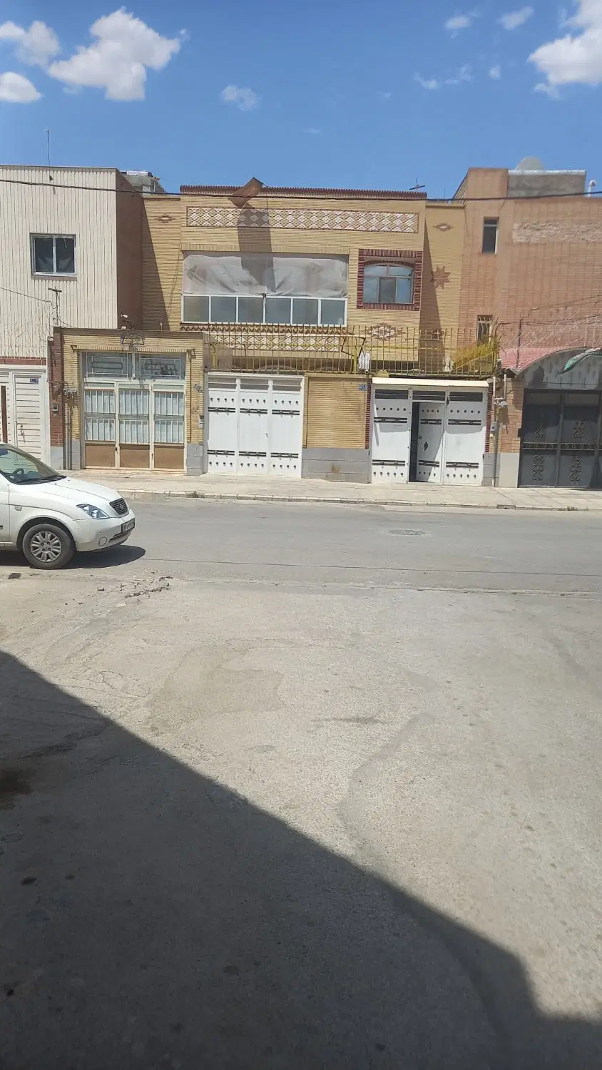 منزل دو طبقه
