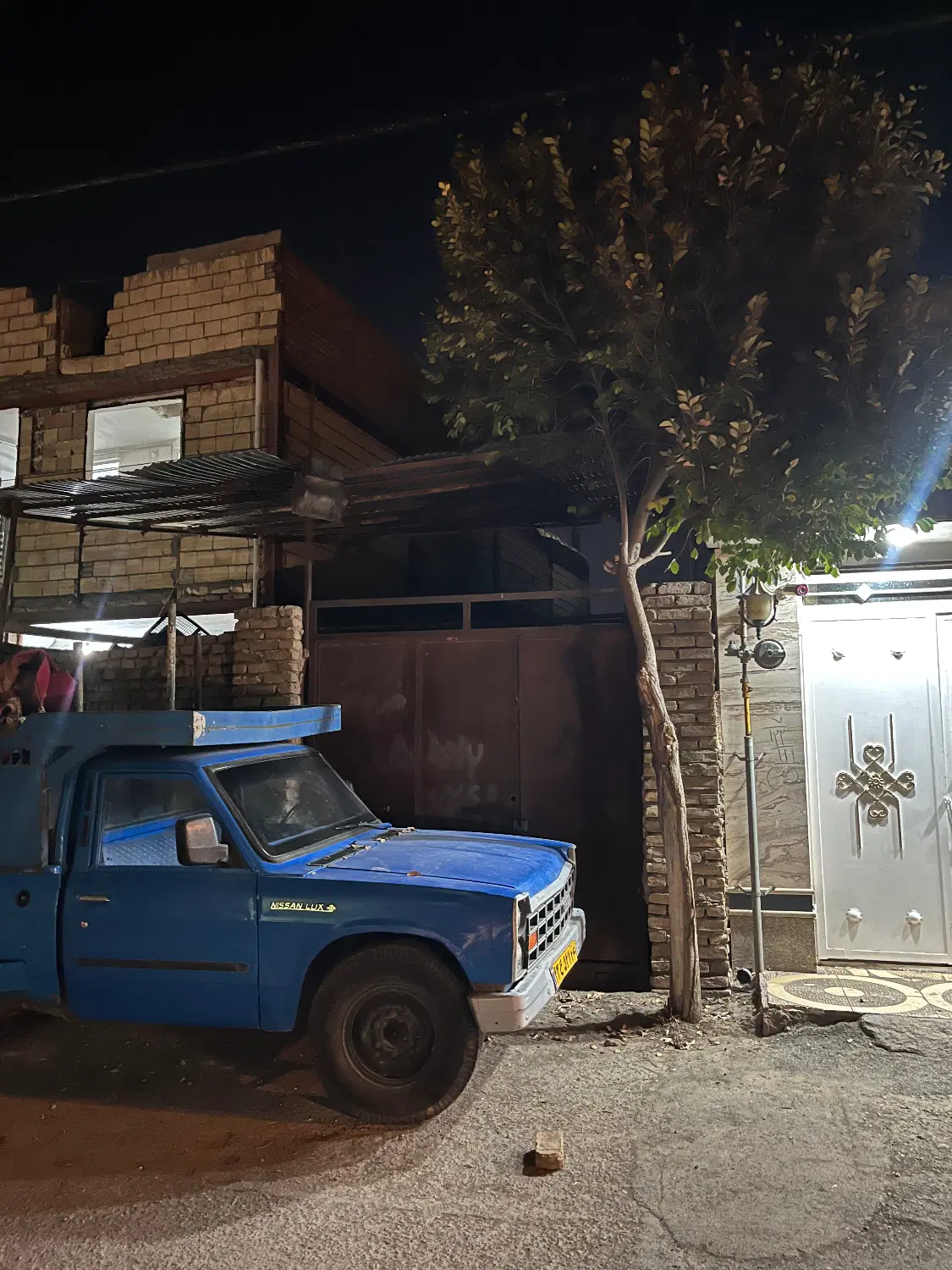 ی قواره زمین ۱۰۰متری چهاردیواری شده