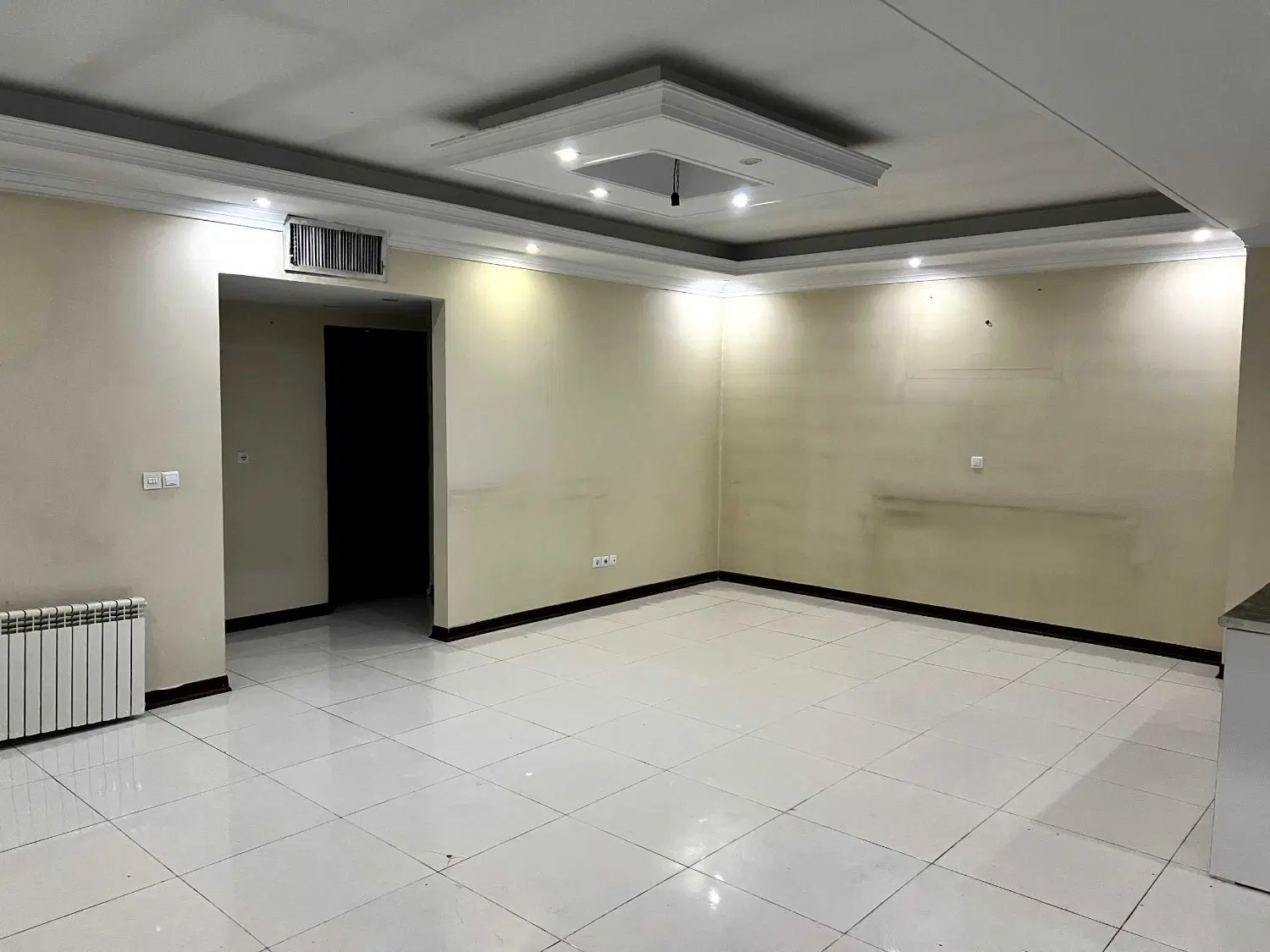 آپارتمان 160 متری _ کف سرامیک _ کابینت