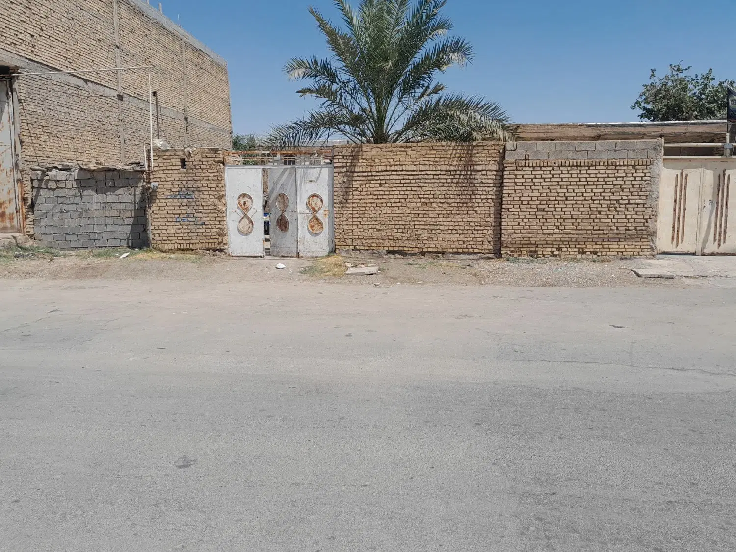 خانه و گراج ۷۰۰ متر