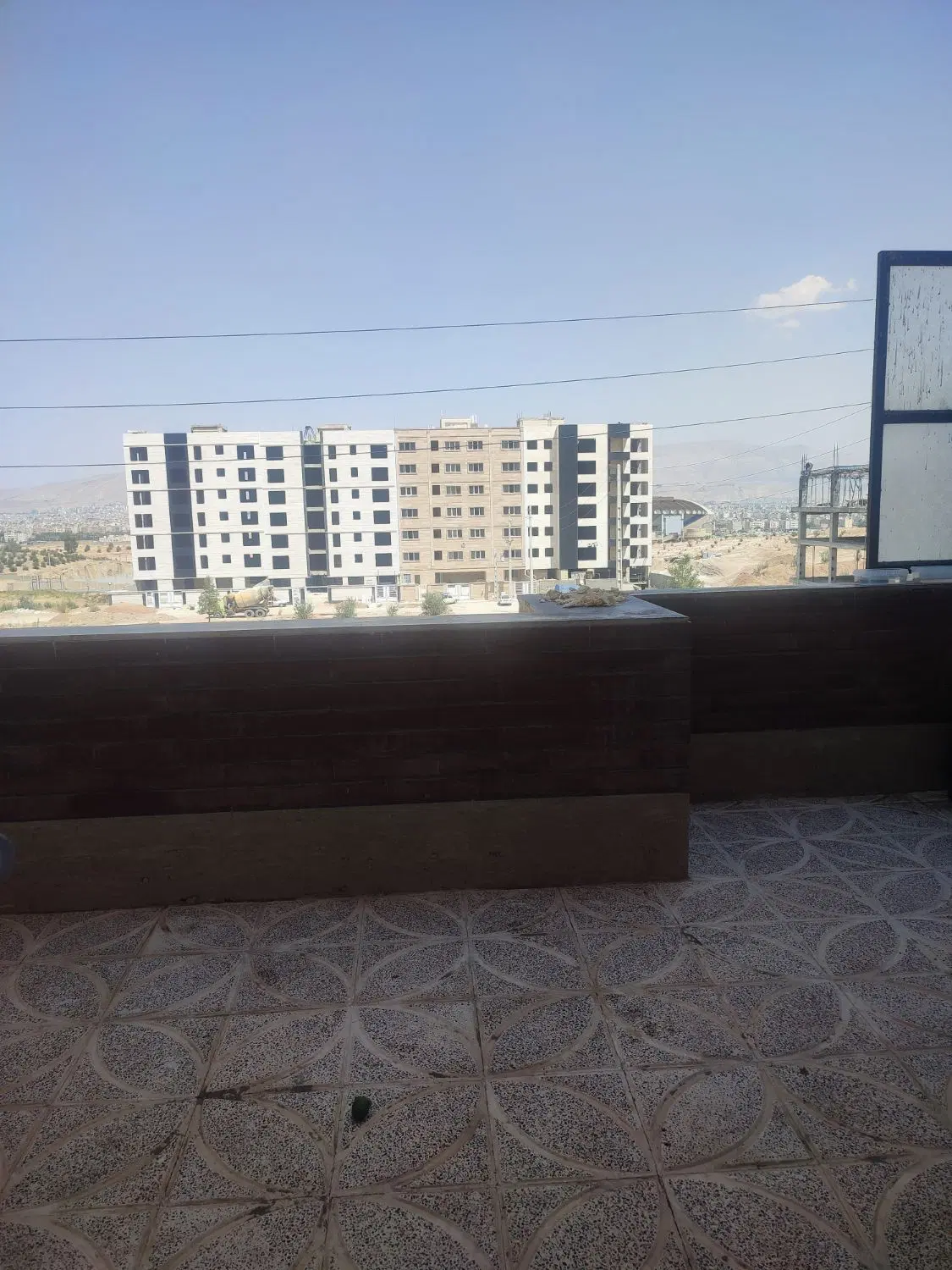 فروش آپارتمان دو خوابه دارای تراس بزرگ