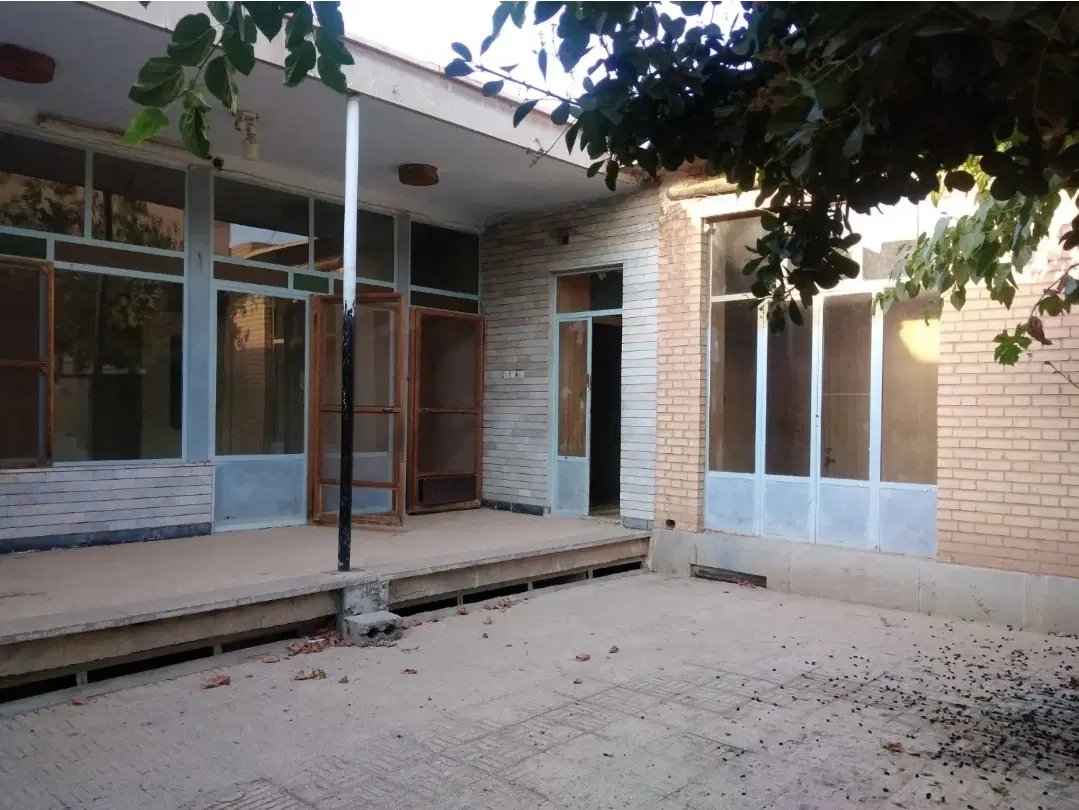 رهن و اجاره منزل آهن آجردربست ۱۶۰متر۳خواب نجف آباد