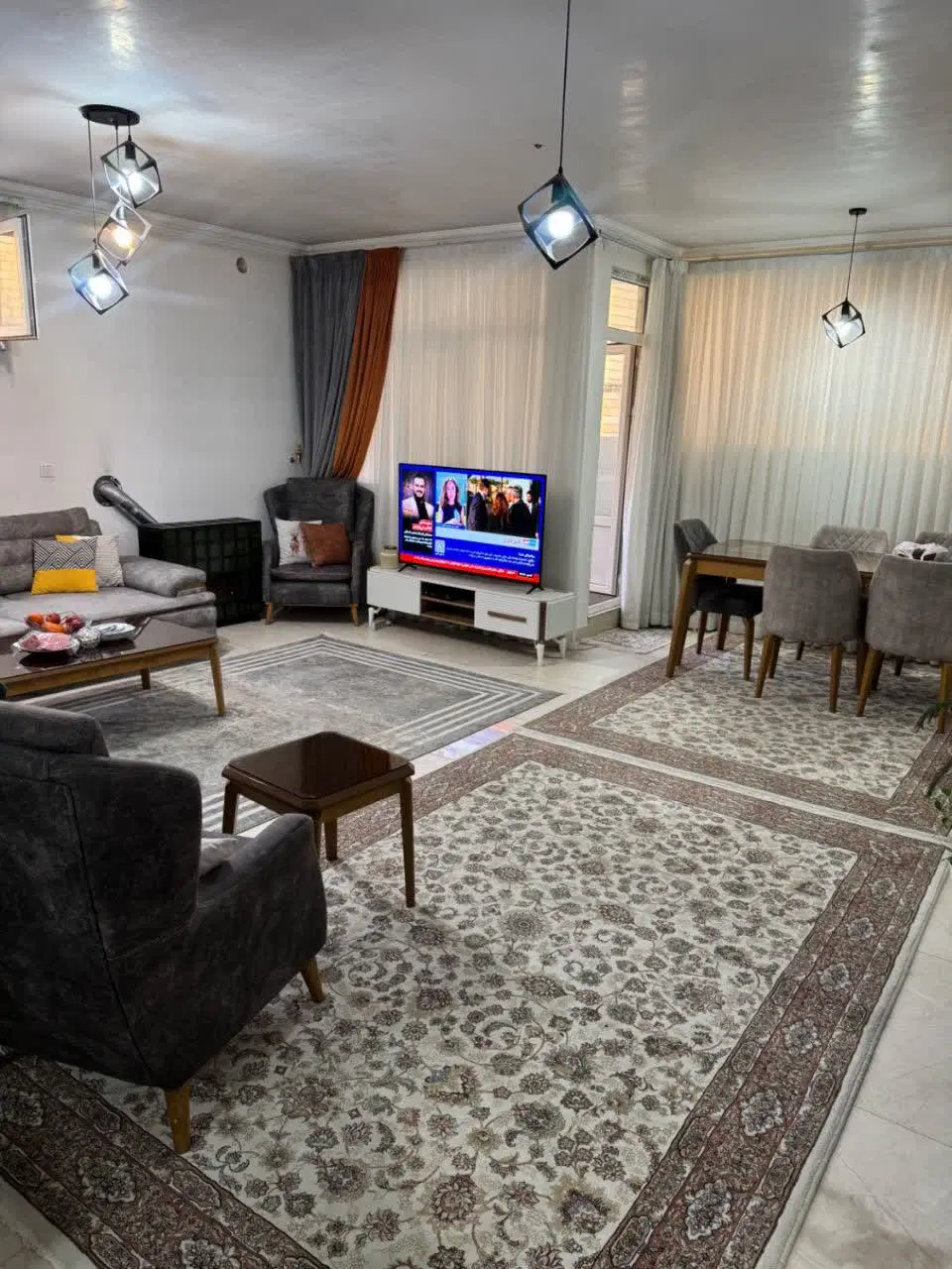 فروش حیاط سه طبقه ششدانگ شهرک ارم