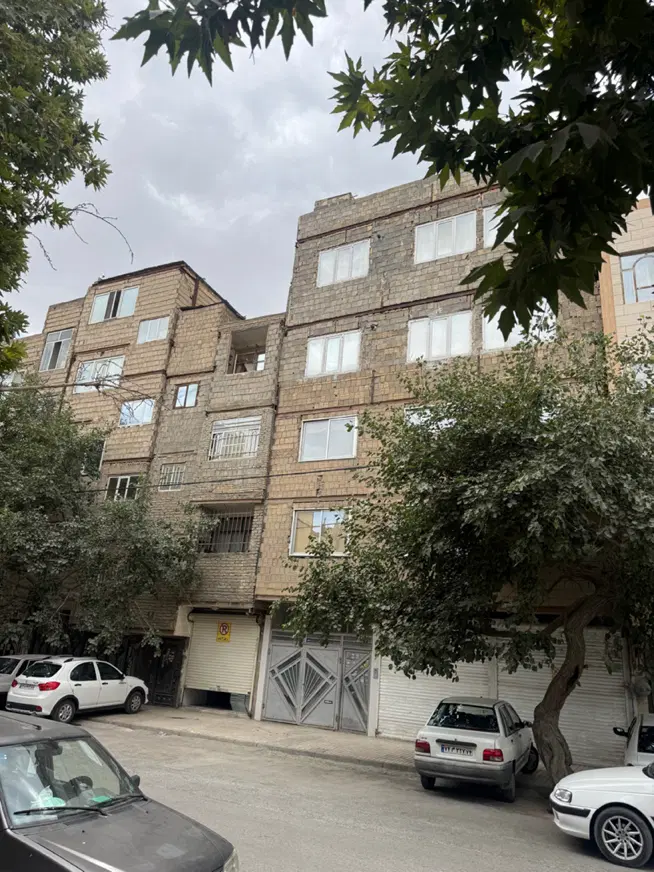 اپارتمان ۱۰۰متری دو خوابه کشاورز۱ممیز۱۰تمیز طبقه۲