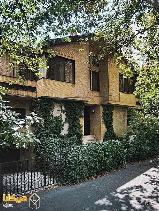ملک ویلایی بر خیابان