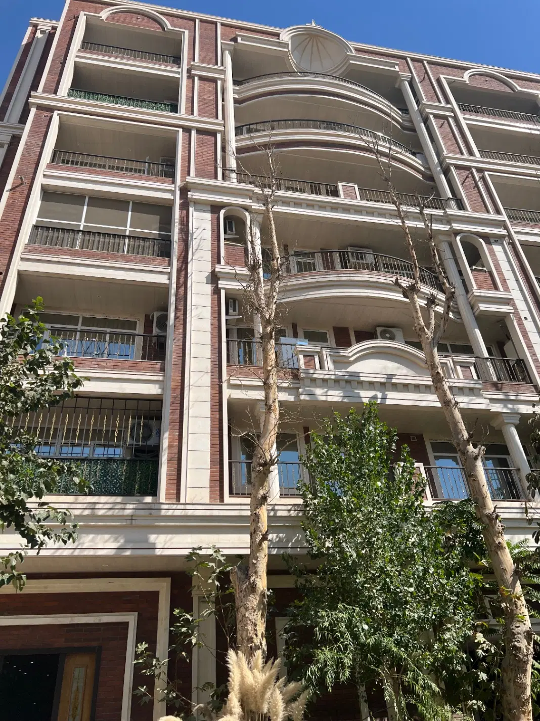 فروش آپارتمان ۱۲۵متری شمالی رو به حیاط غربی منظریه