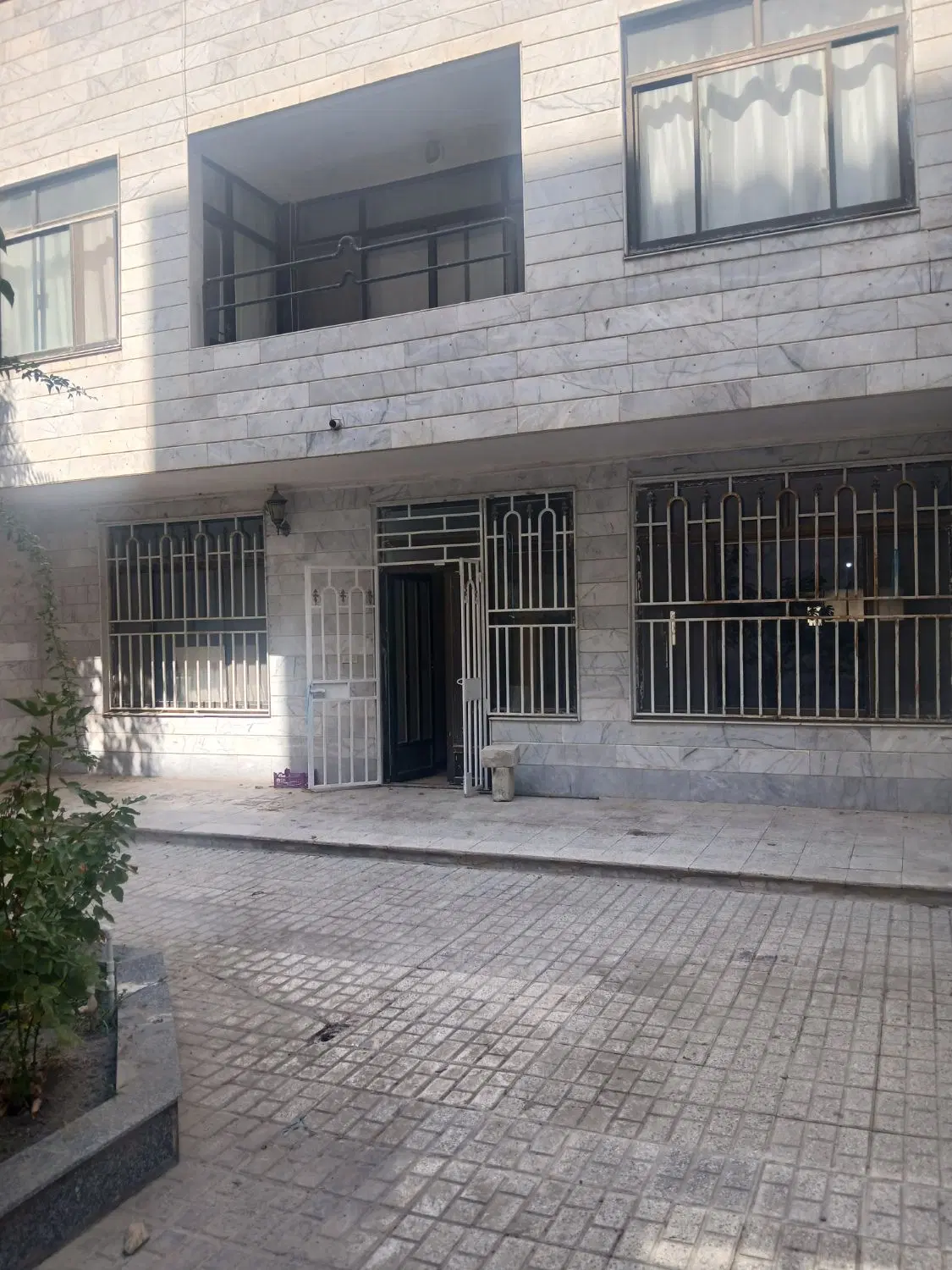 ۱۵۰ متر ۲ خواب ۱۵۰ متر حیاط اختصاصی