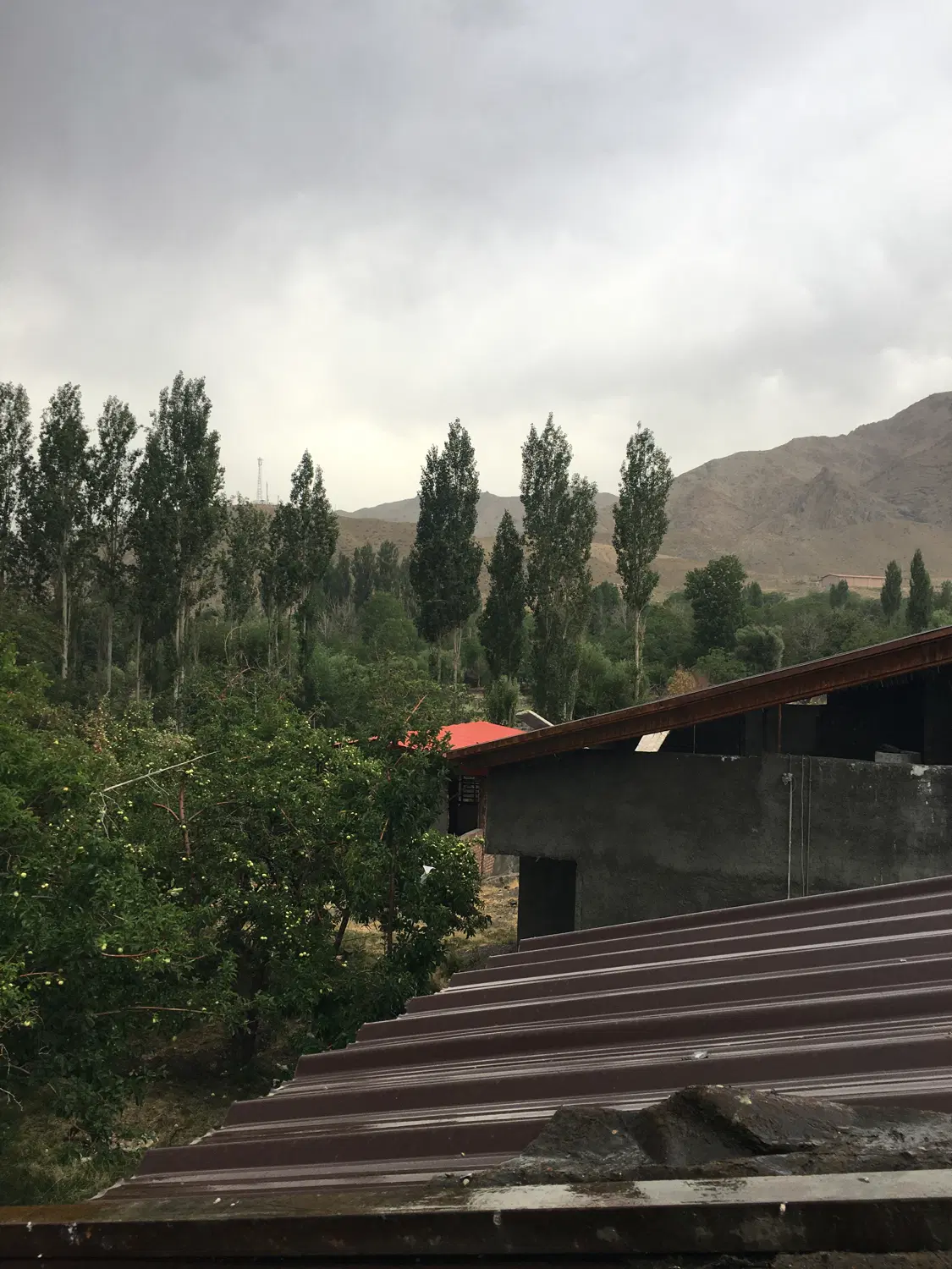 خانه دهبکری تو رودخونه وسط دهبکری