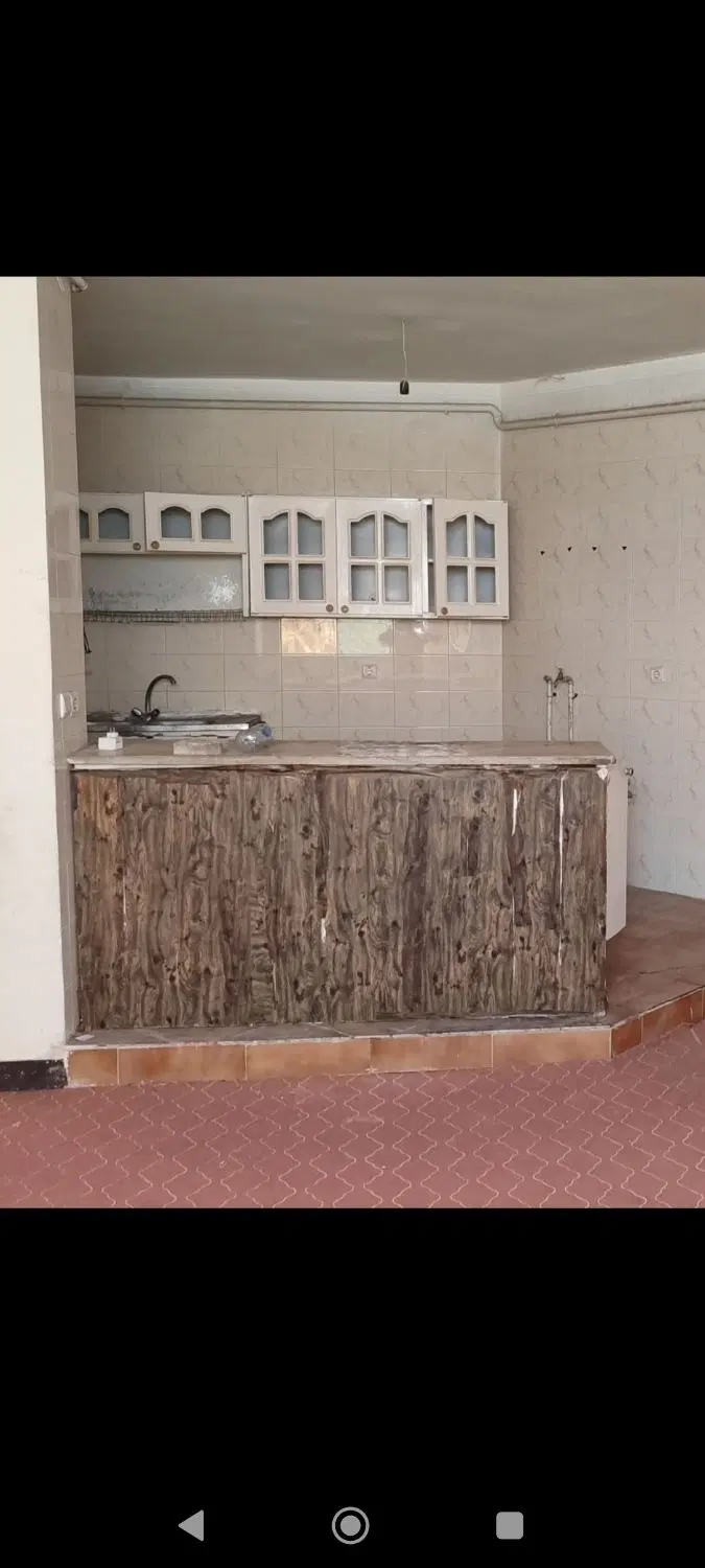 آپارتمان همکف،تمیز،ارم۴،مناسب خانواده و مجرد