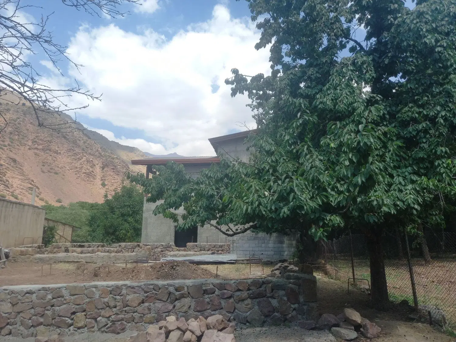 زمین و املاک