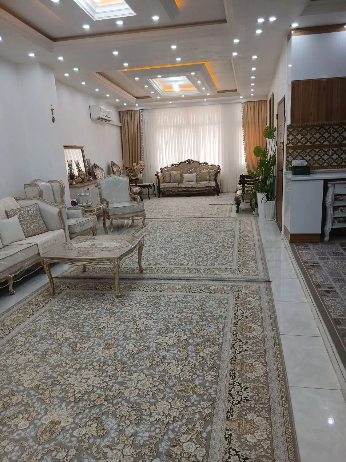 تک واحدی فول میدان میلاد