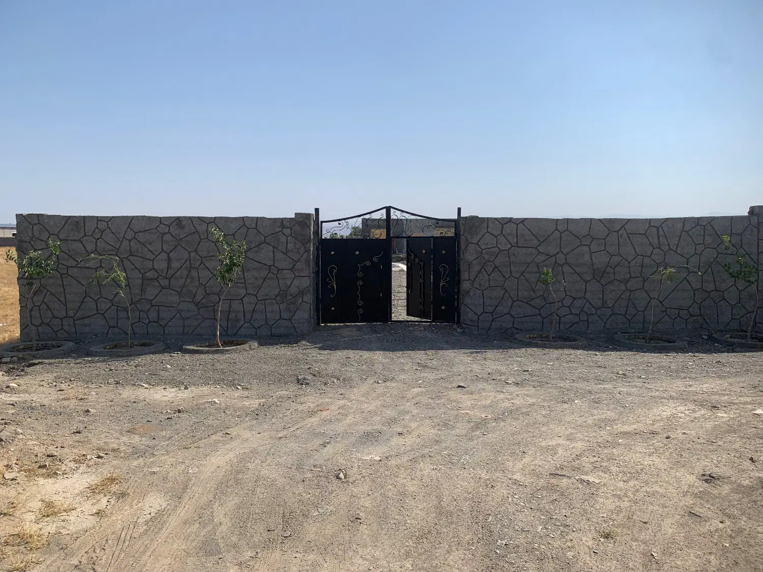 باغ ۱۰۰۰متر ابتدای جاده کلات _ نیمه ساز