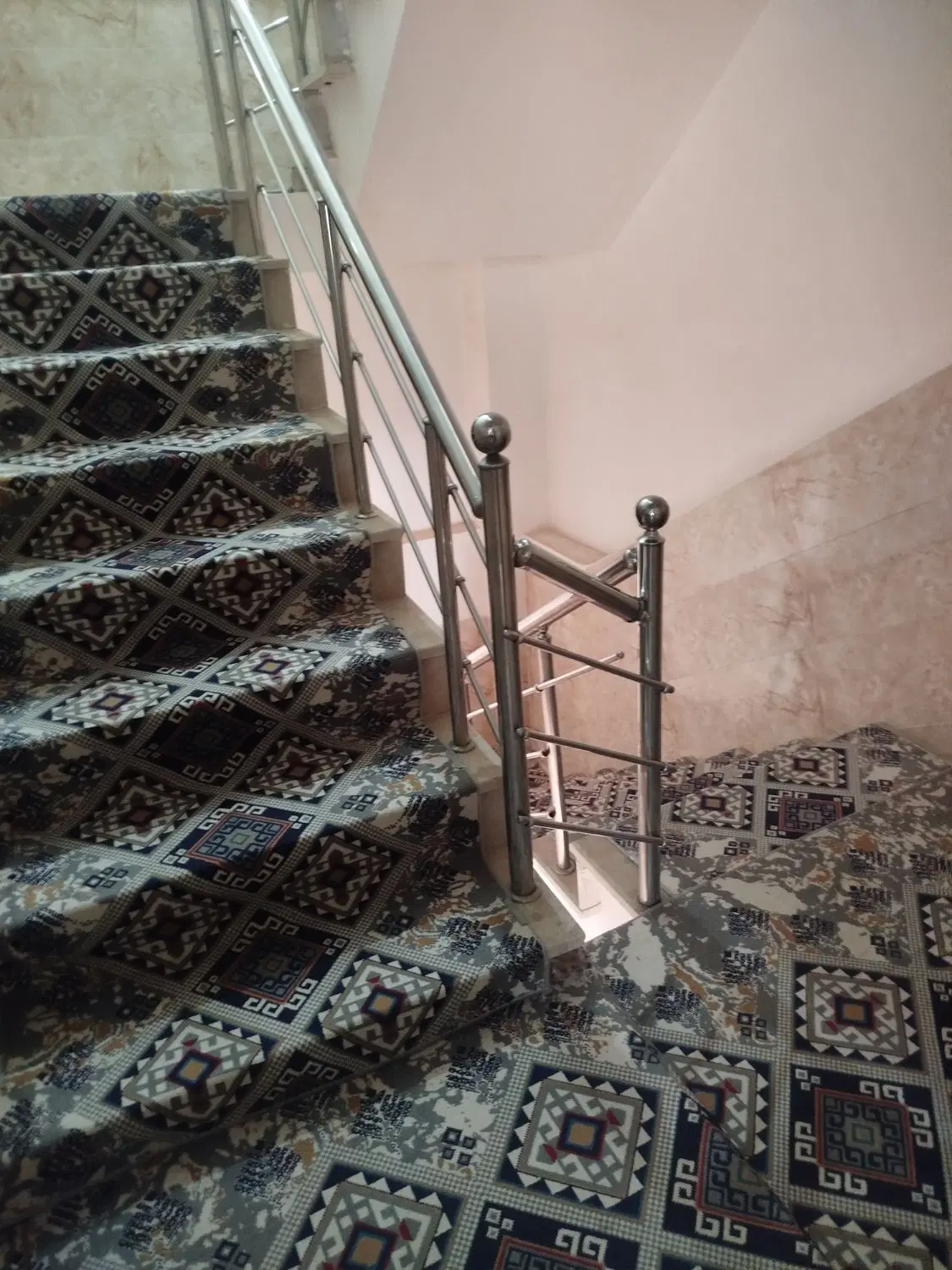 خانه ویلایی دوطبقه بالای پیلوت