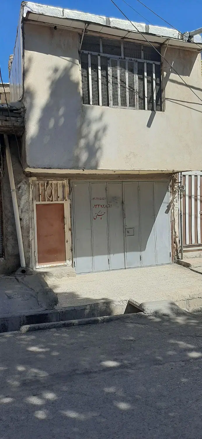 فروش یک باب مغازه به مساحت حدود ۱۲ متر
