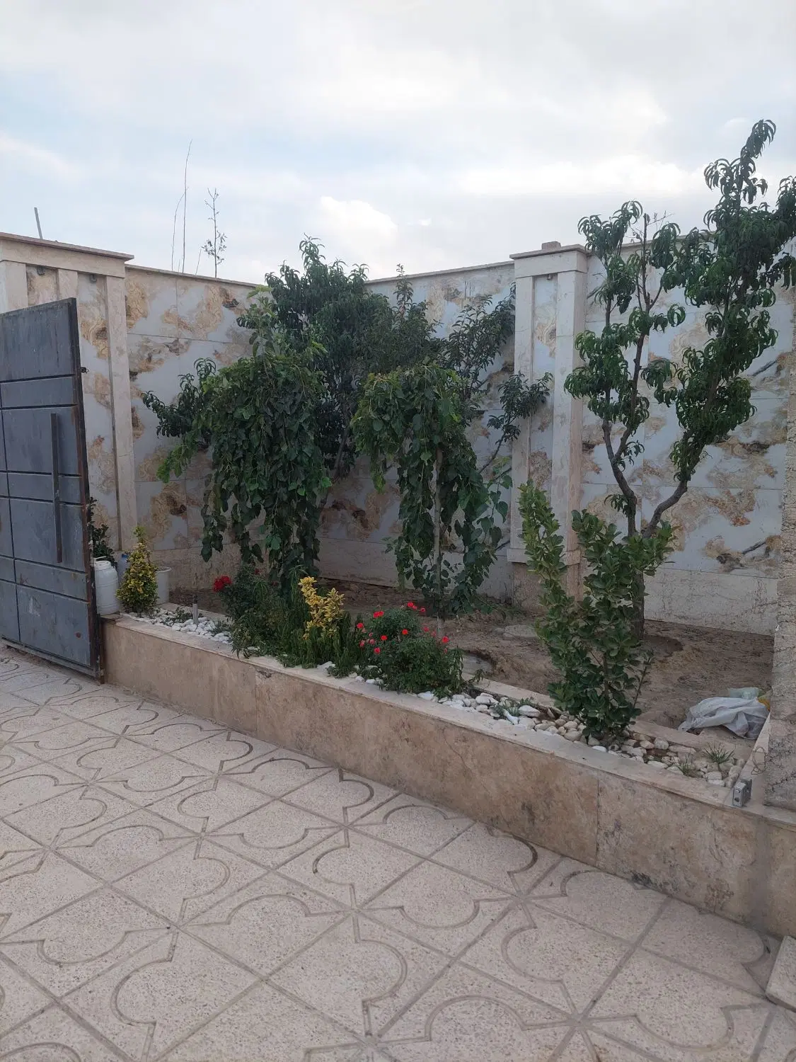 ۲۱۰مترباغچه