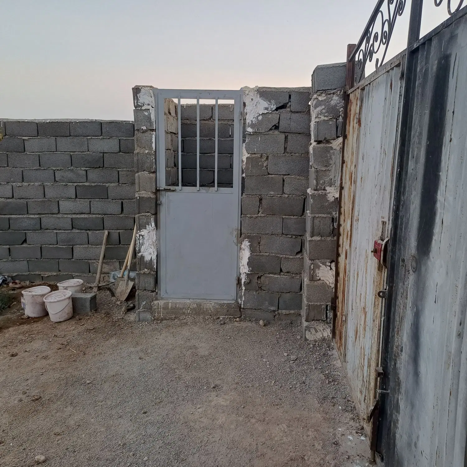 باغچه چهار دیواری