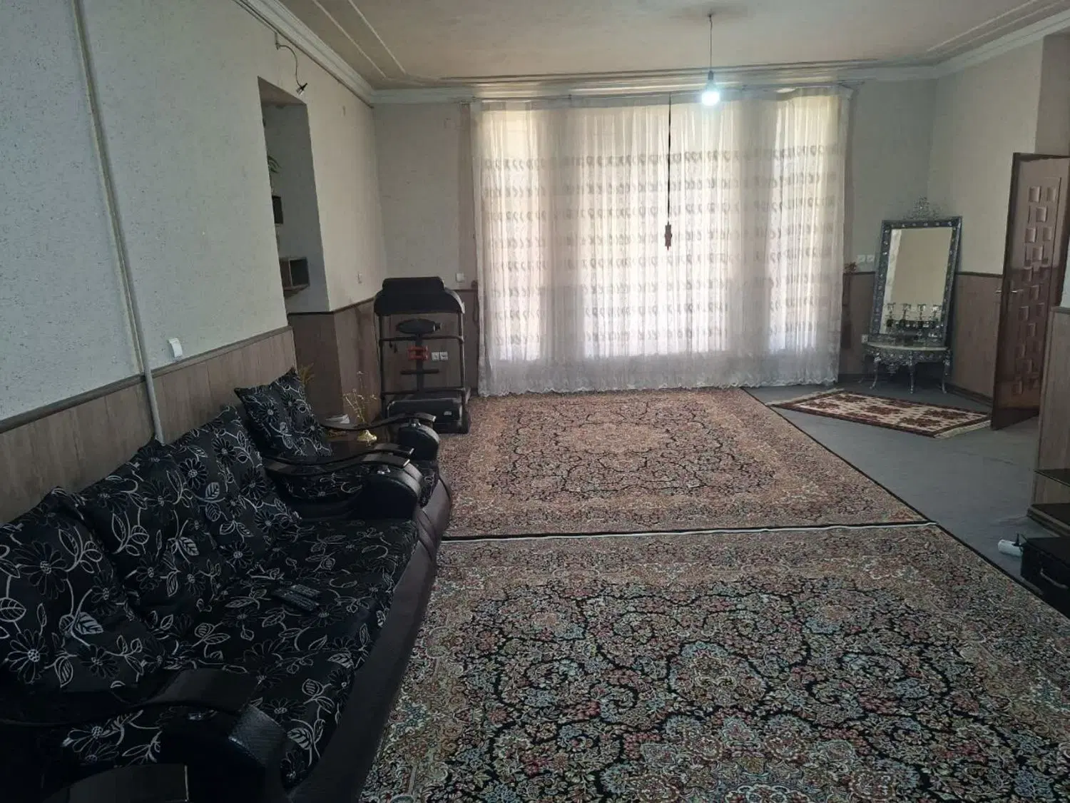 یک باب منزل مسکونی ویلایی مستقل همکف