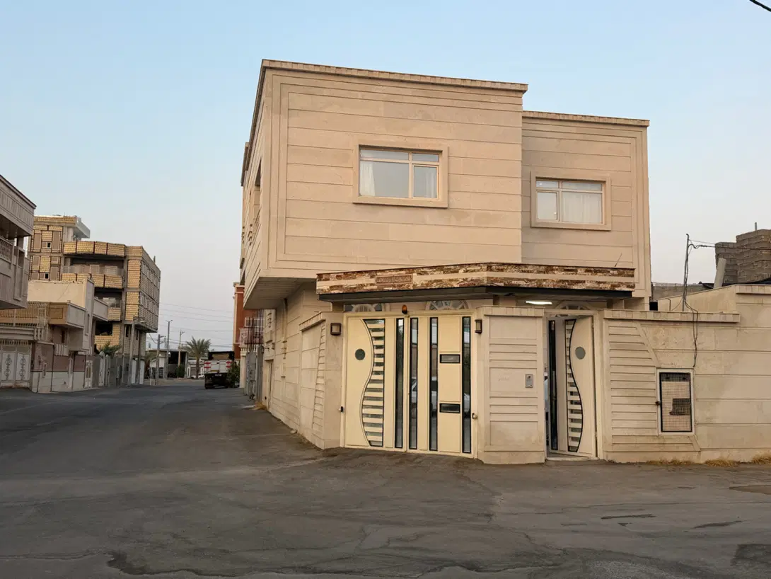 فروش یک طبقه همکف از یک‌منزل دو طبقه