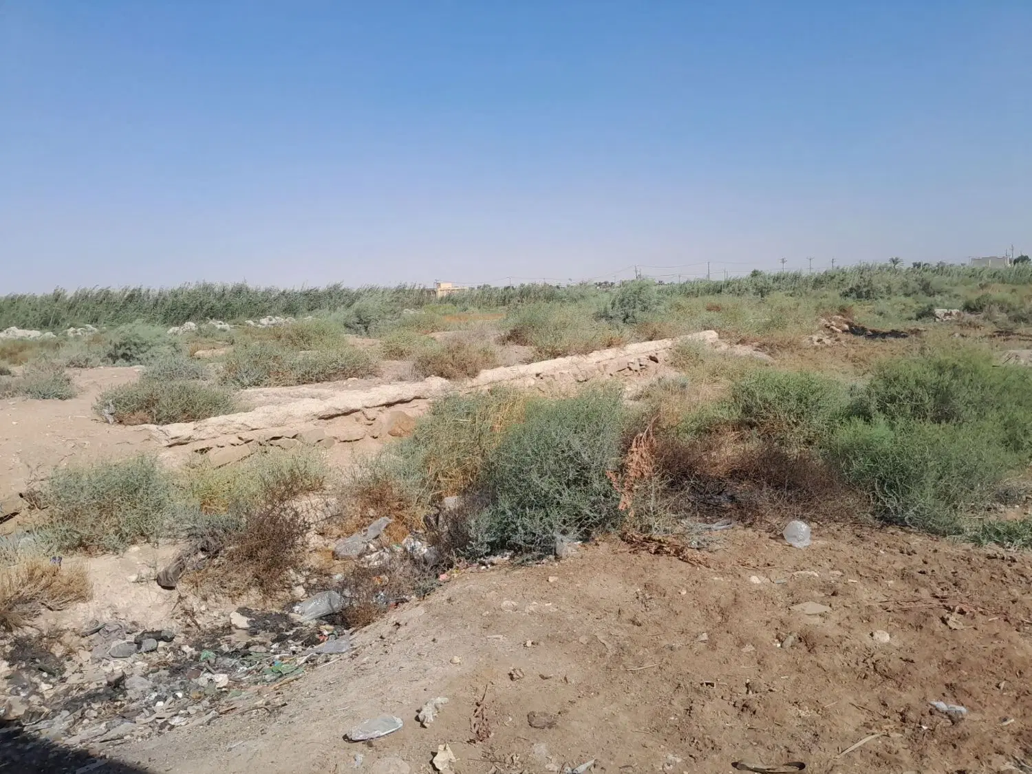 یک قطع زمین ۲۰۰متری