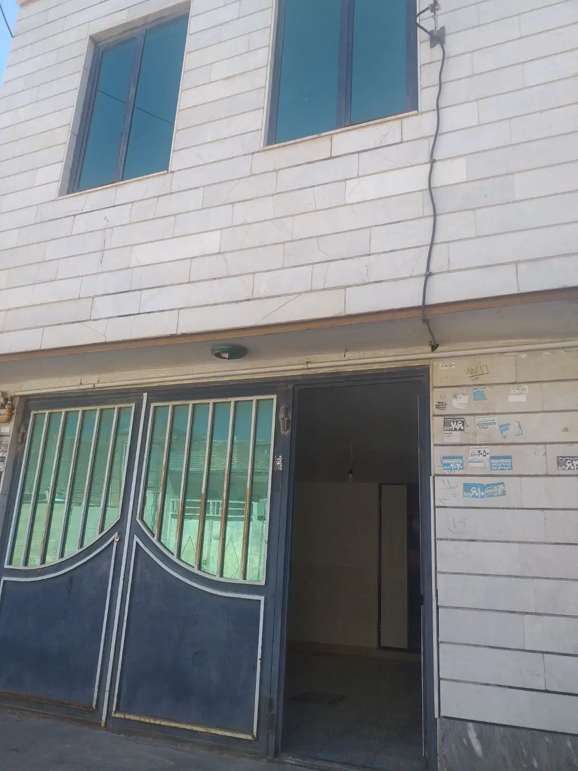 ساختمان ۱۰۲۰متری جنوبی ماشین رو