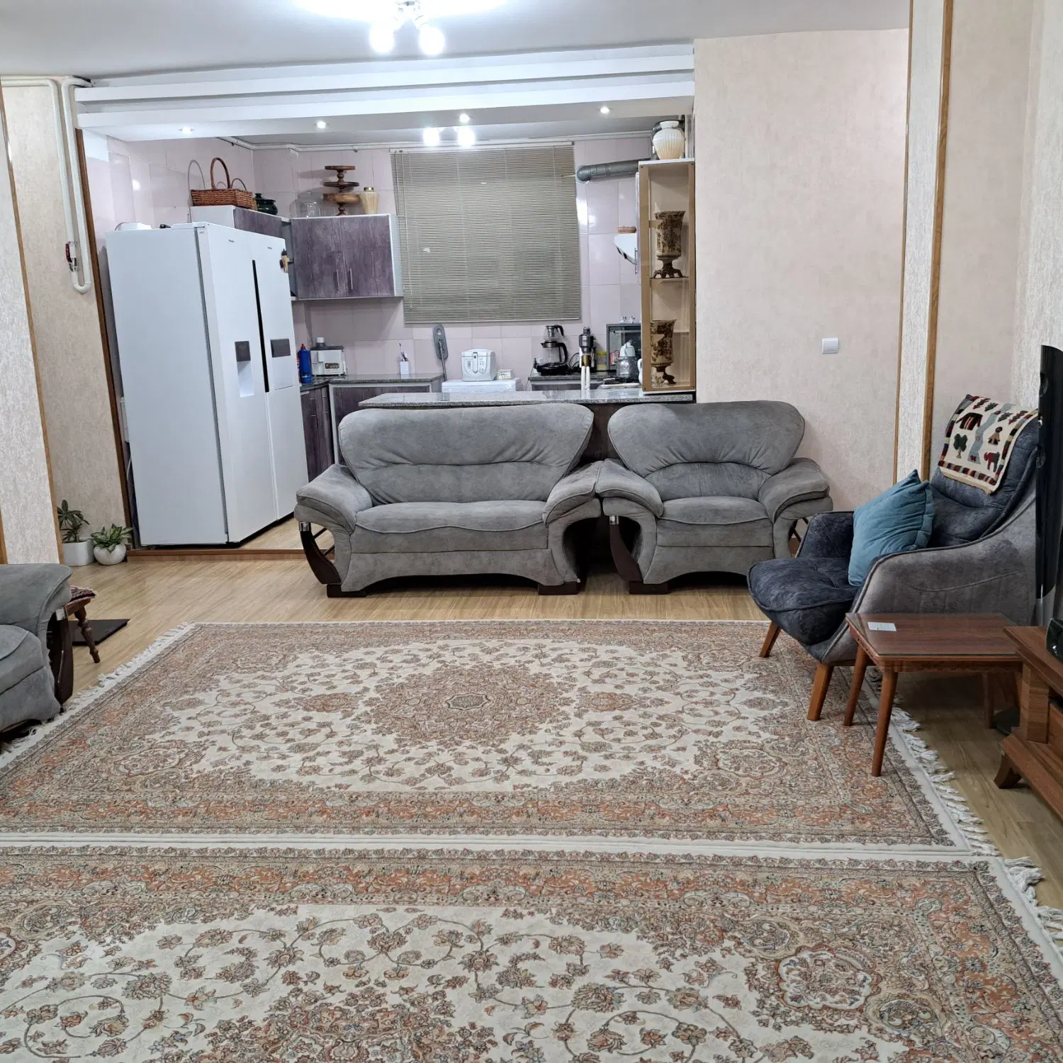 آپارتمان۸۳