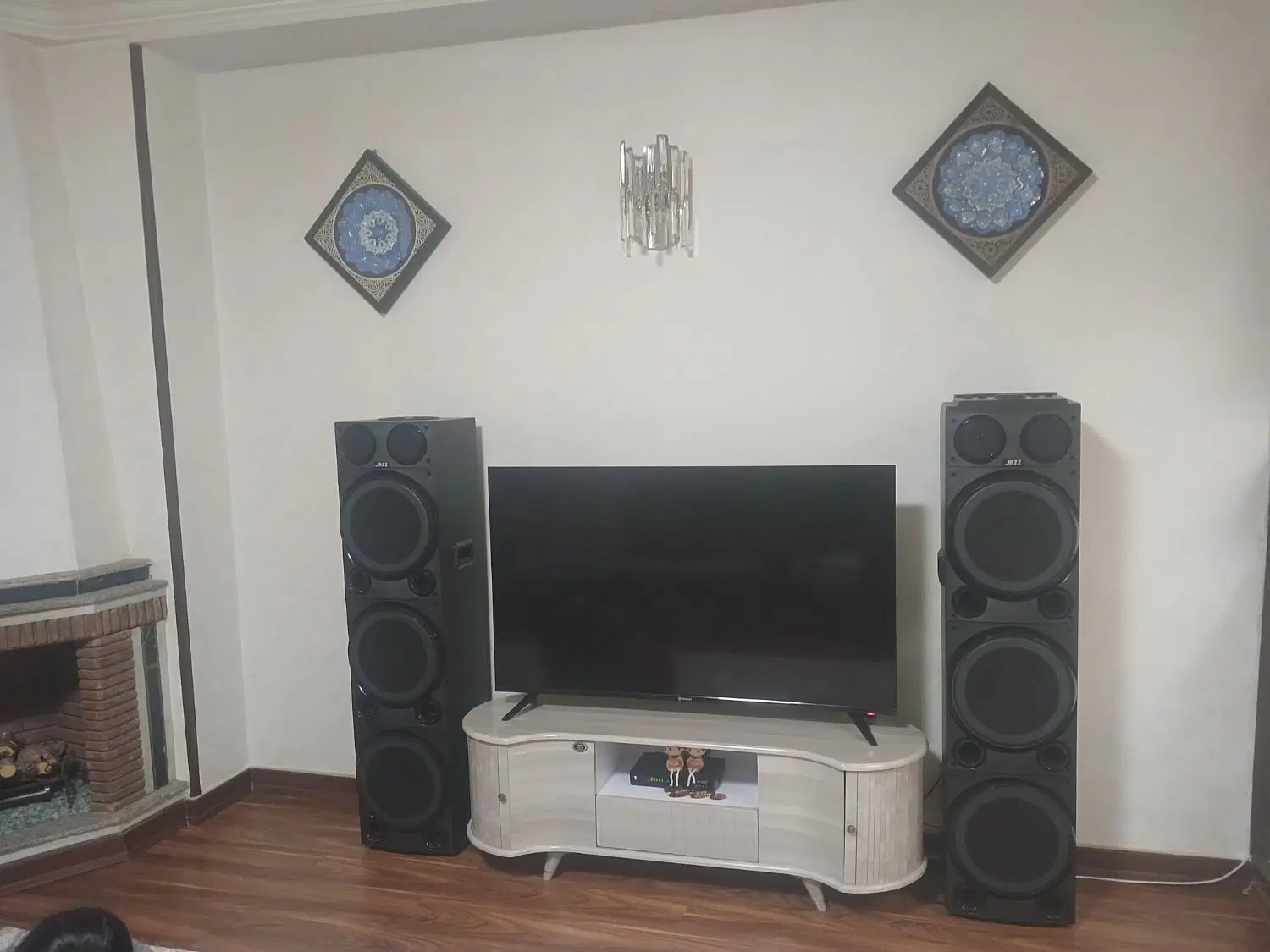 ۷۵ متر دوخواب  انباری داره کف پارکت طبقه دوم