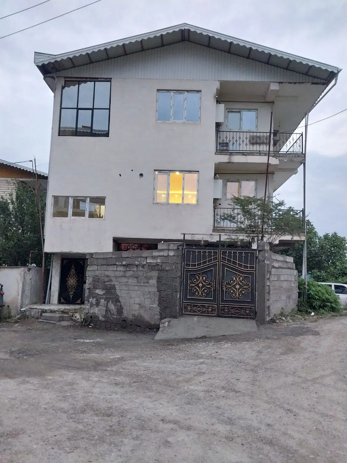 سه واحدآپارتمان ویلایی بفروش میرسد