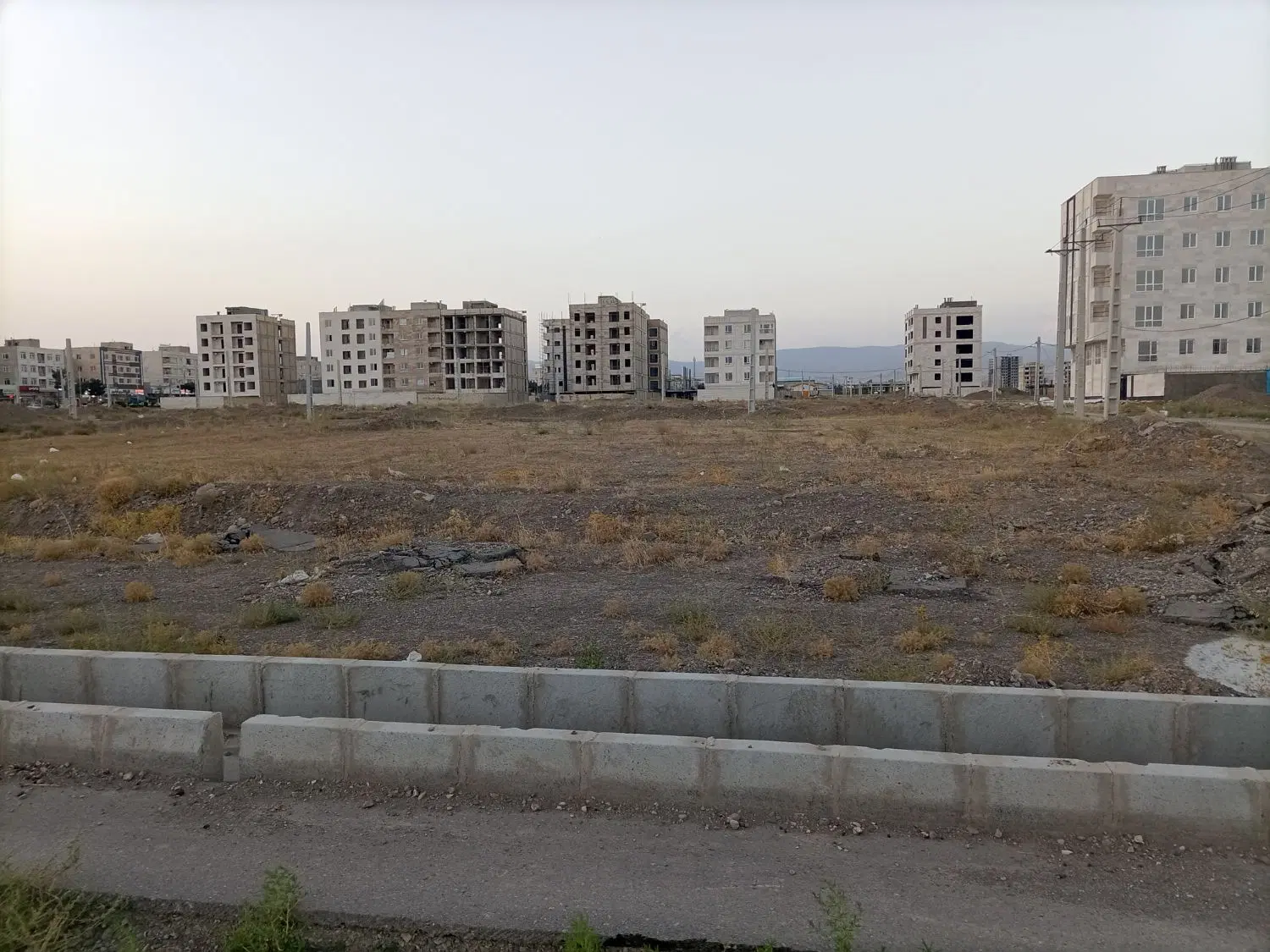 فروش زمین منطقه ۷ (بسیجیان) بر خیابان ۴۰ متری