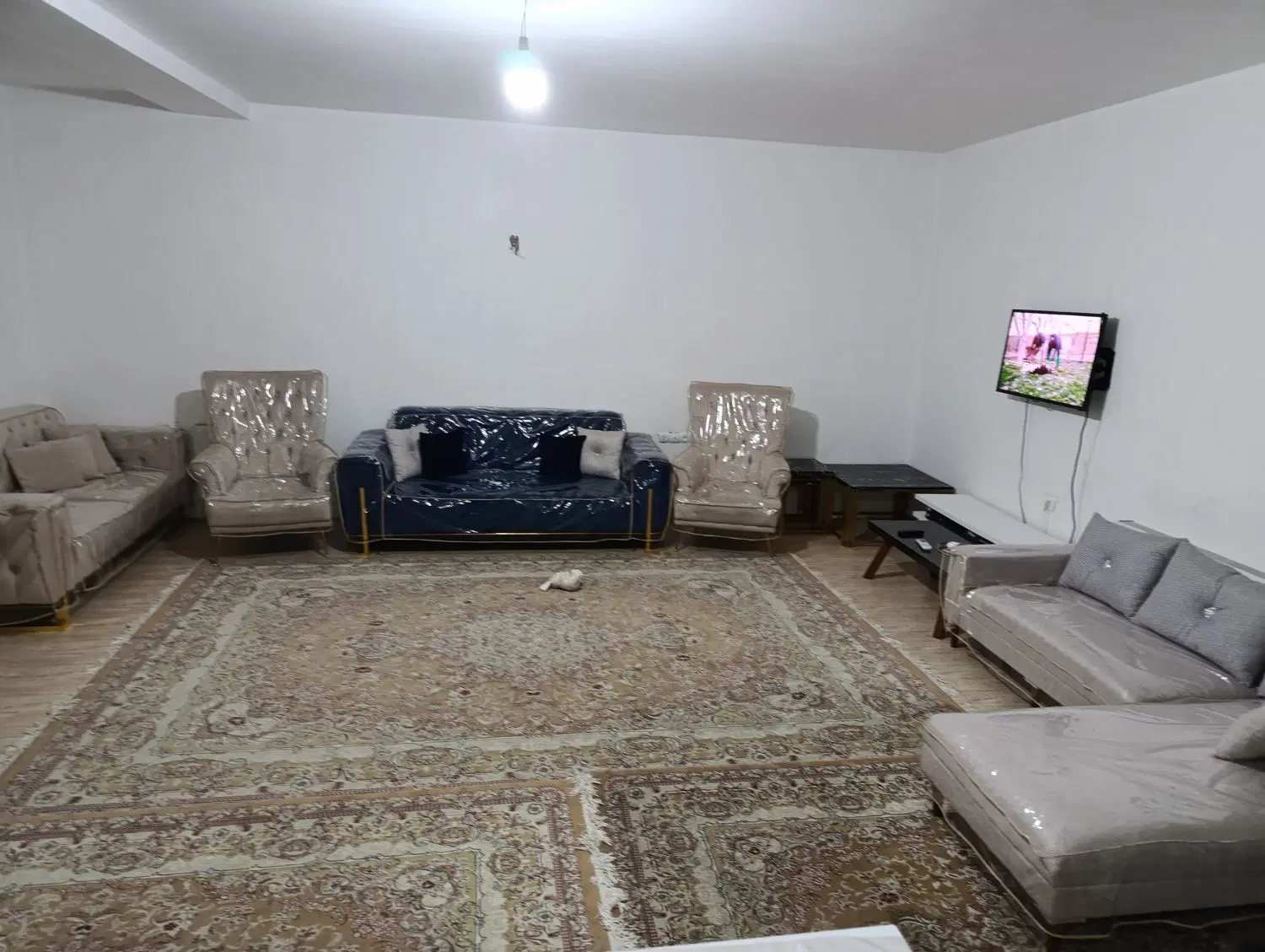 یه واحد آپارتمان نود متری