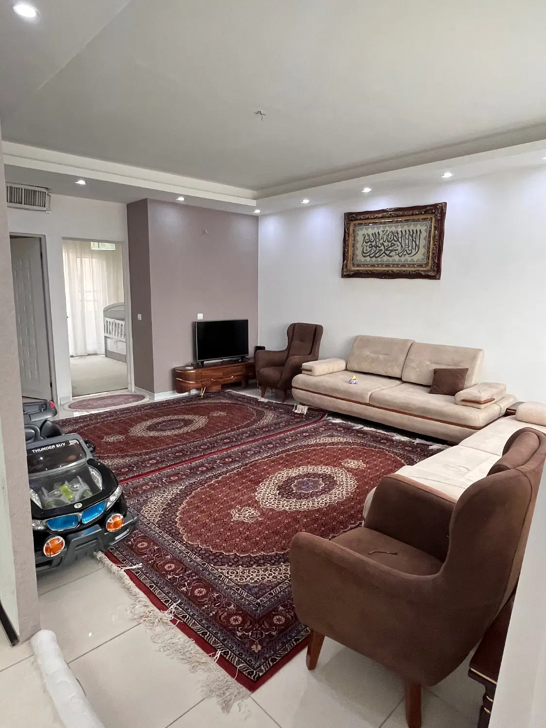 آپارتمان ۸۸ متری هنرمندان