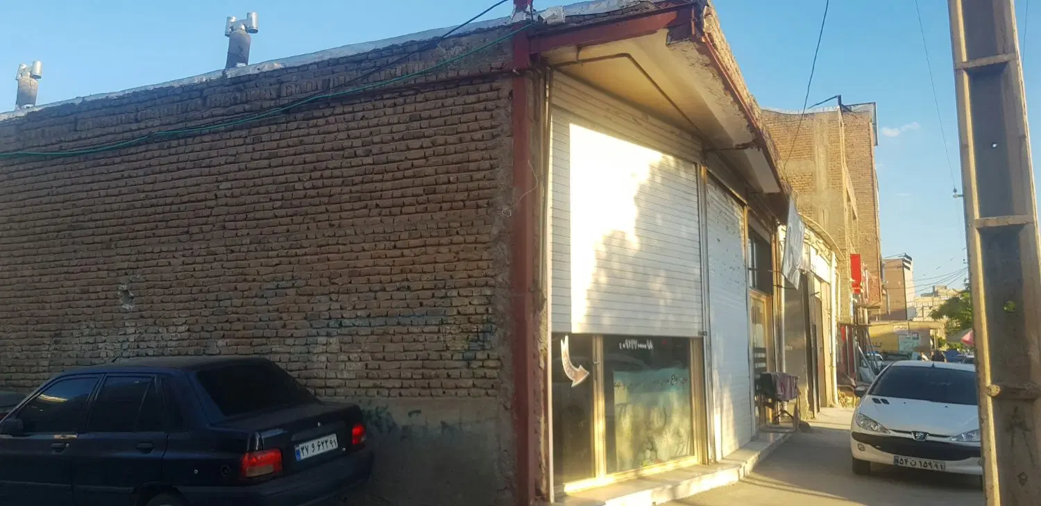 خانه دو نبش با موقعیت بسیار عالی .