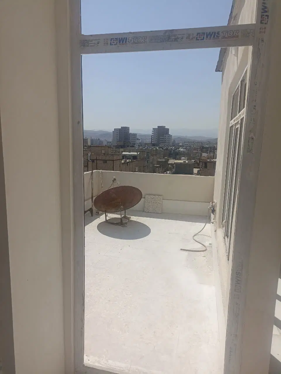آپارتمان ۹۰ متری طبقه ۶ با آسانسور