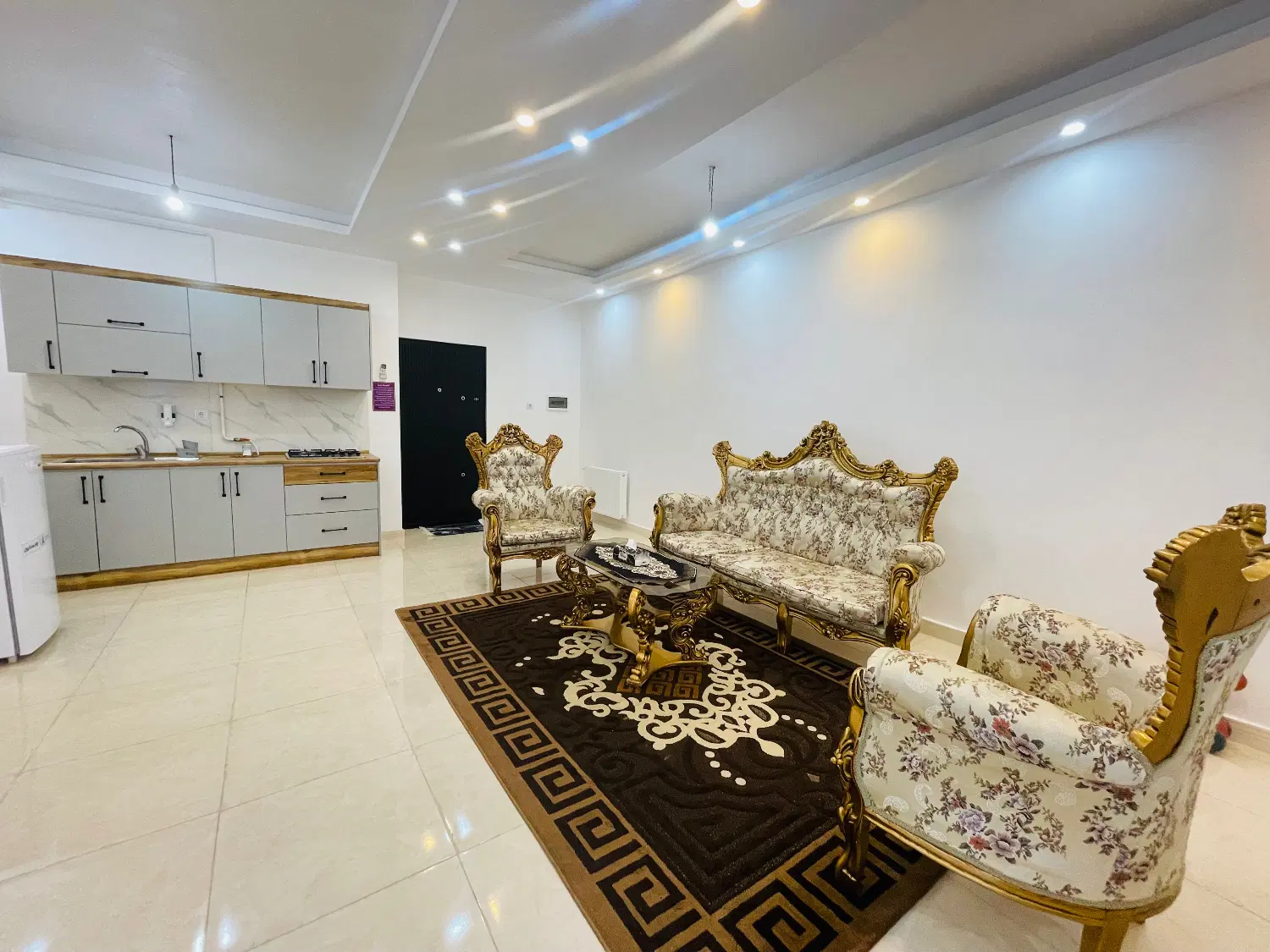 اپارتمان  نوسازدوخوابه با پارگینگ