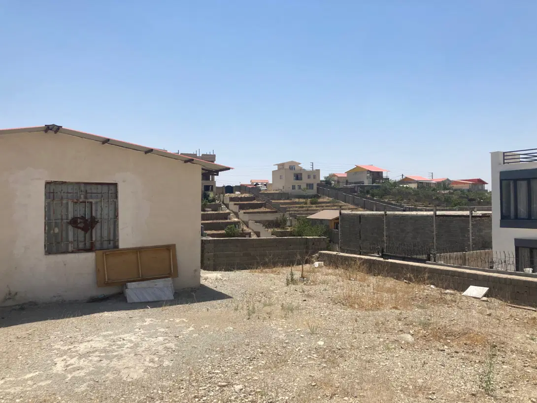 زمین چهاردیواری مهراباد