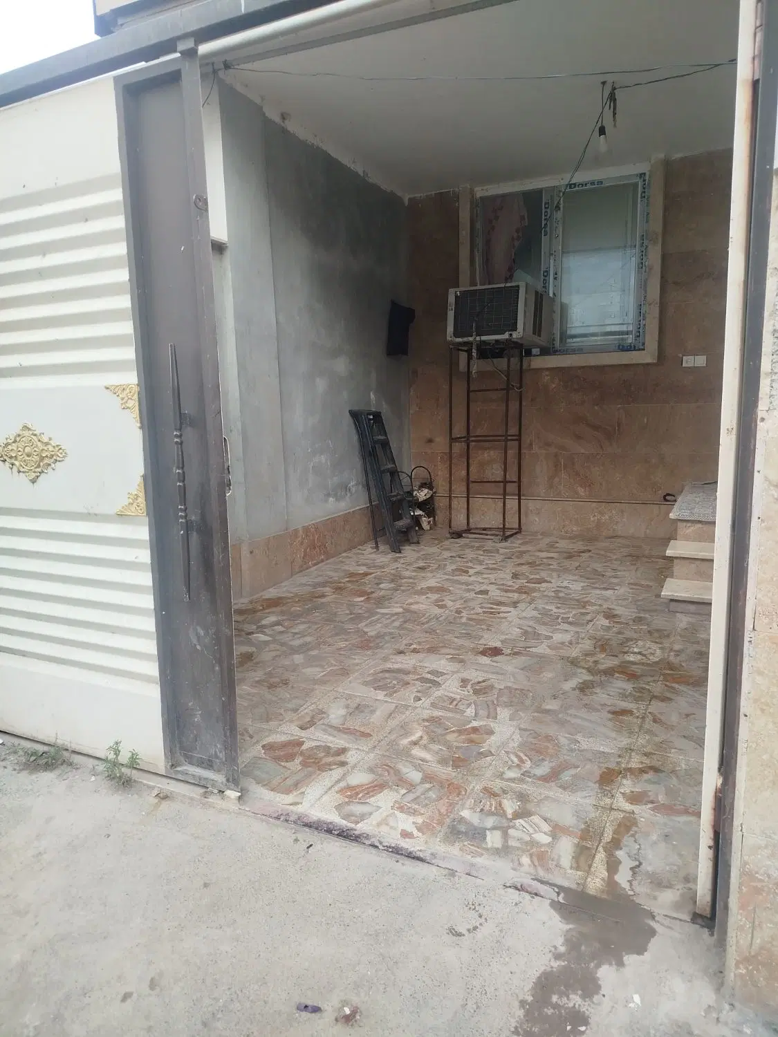 ویلایی نوساز دربست کمانگرکلا