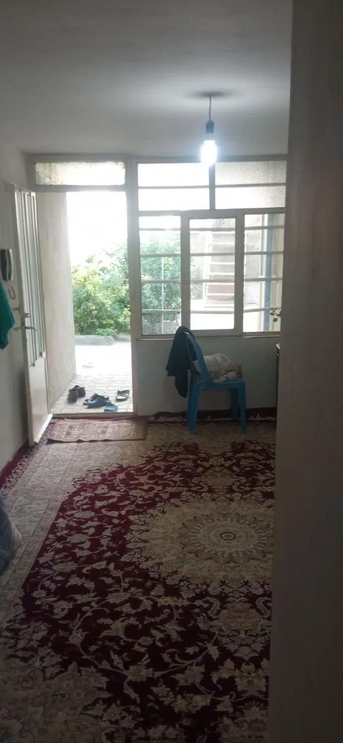یک واحد 40متری  حیاط و راه مشترک حصار امام