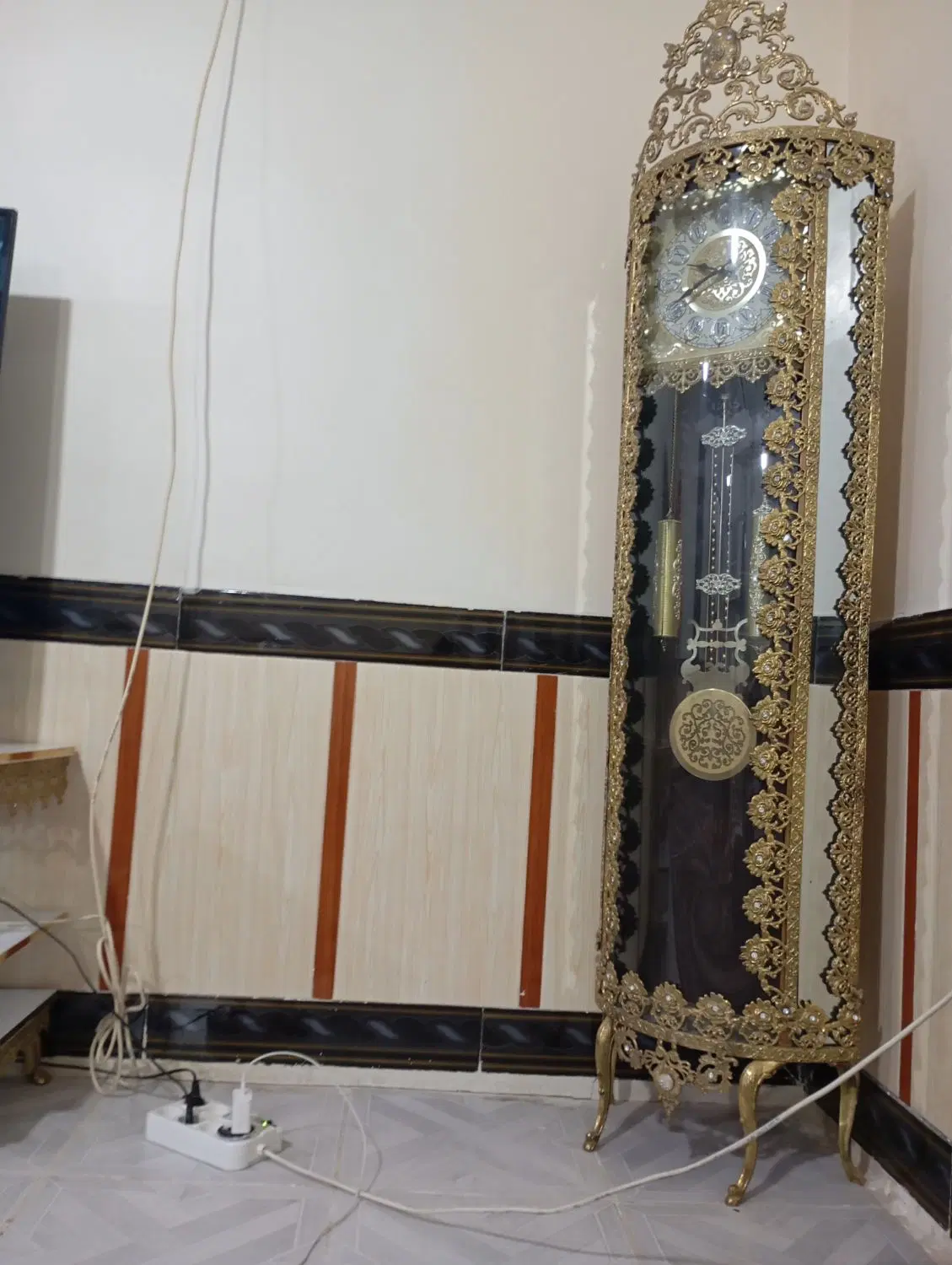 طبقه بالا راه جدا