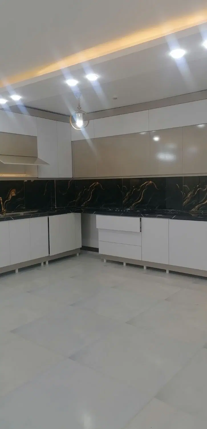 125متر نبش حجاب 75 با اسانسور