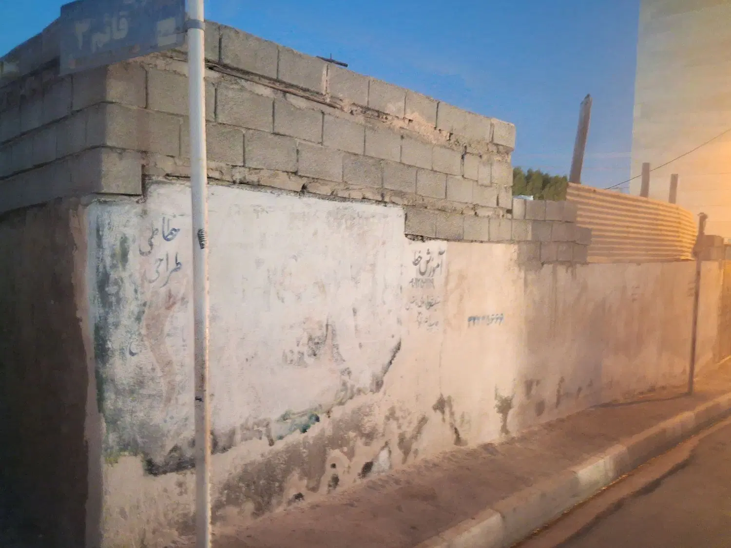 خانه کلنگی ۱۸۲ متری، سر خیابان اصلی، مناسب ساخت